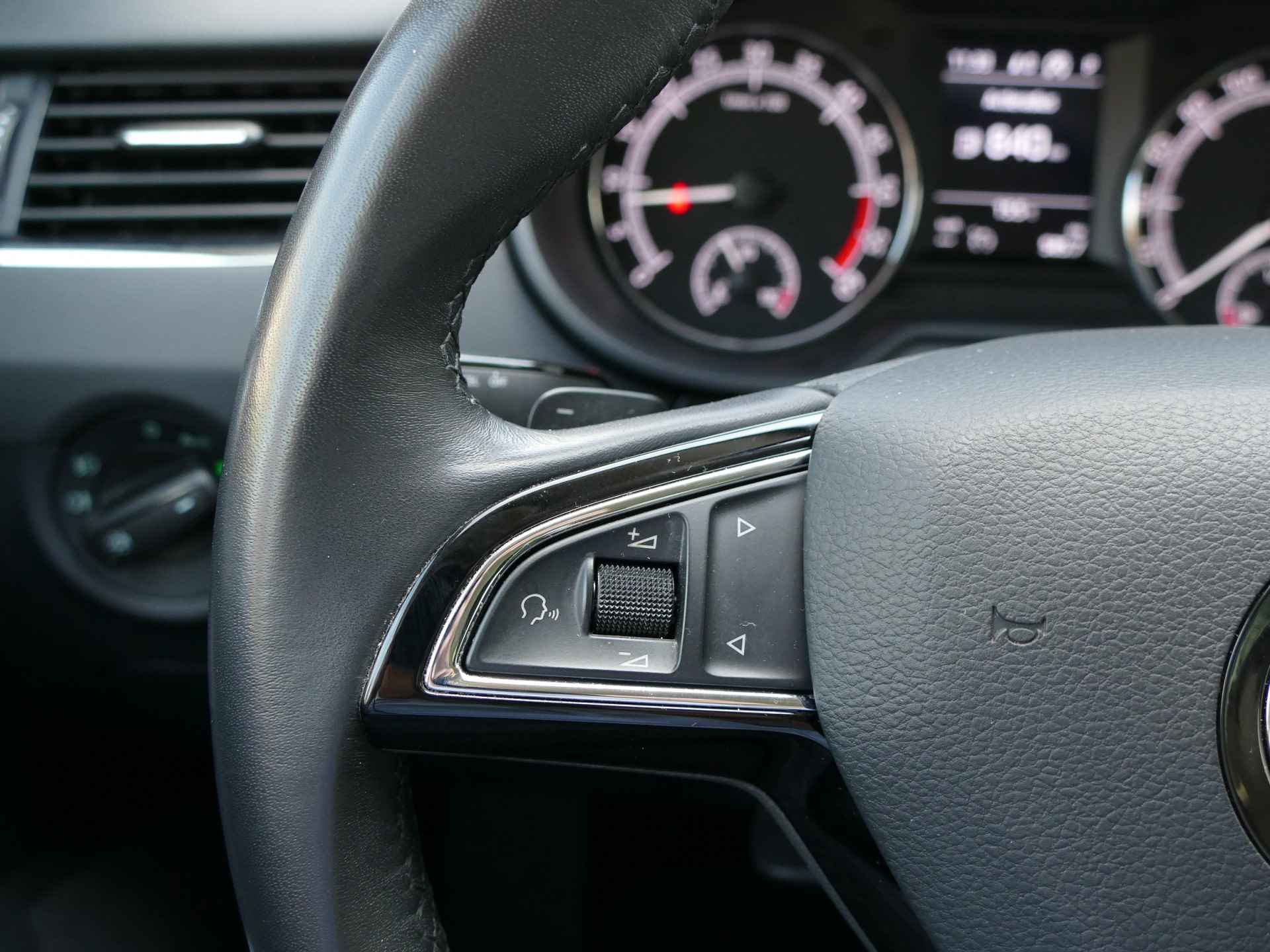 Škoda Octavia 2.0 TDi 150 pk AUTOMAAT ambition | LED koplampen | stoelverwarming | trekhaak - 19/62
