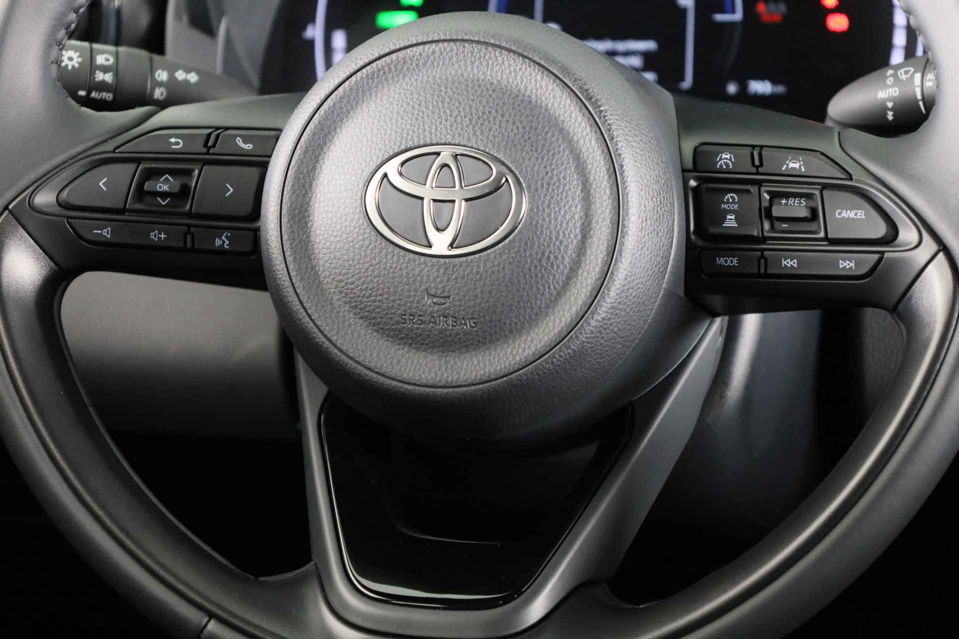 Toyota Yaris Cross 1.5 Hybrid 115 First Edition *Demo* | Navigatie | LED Verlichting | - 21/40