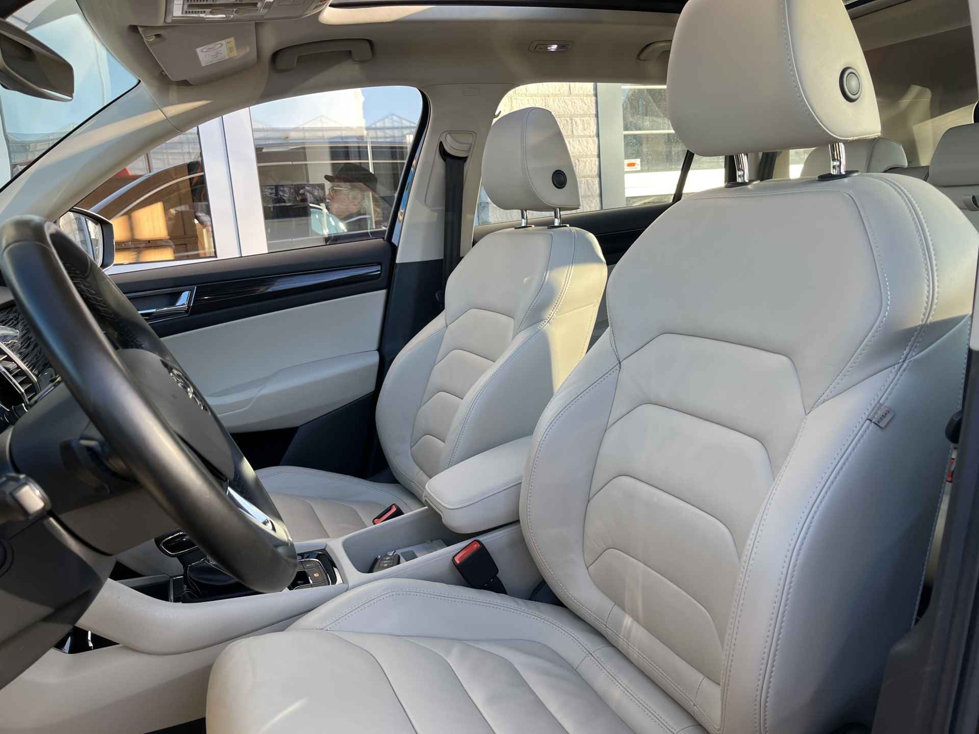 Škoda Kodiaq 2.0 TSI 4x4 Style / AUTOMAAT/ PANO/ TREKHAAK/ 180 PK/ PARK. SENSOREN/ LEDEREN MEMORY SEATS/ STOELVERWARM./ KEYLESS/ CRUISE/ APP-CONNECT/ NAVI/ CLIMA/ DAB/ 18" LMV - 8/48