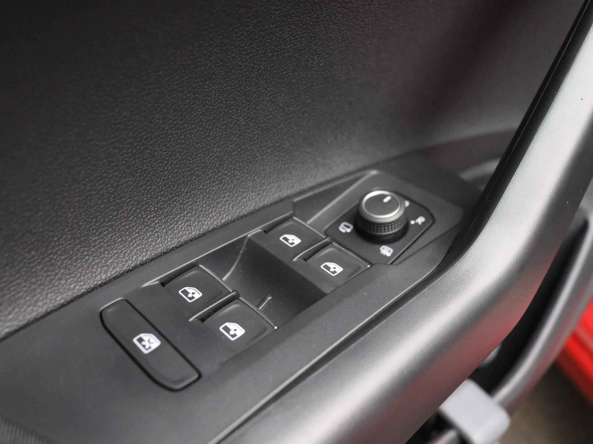 Volkswagen Taigo 1.0 TSI R-Line Business 110 PK [  R-line exterieur | R-line interieur | Navigatie | Digital cockpit pro | LED Matrix | Parkeersensoren | Camera | Keyless | Stoelverwarming | Apple carplay | Android auto | Lichtmetalen velgen | - 28/41