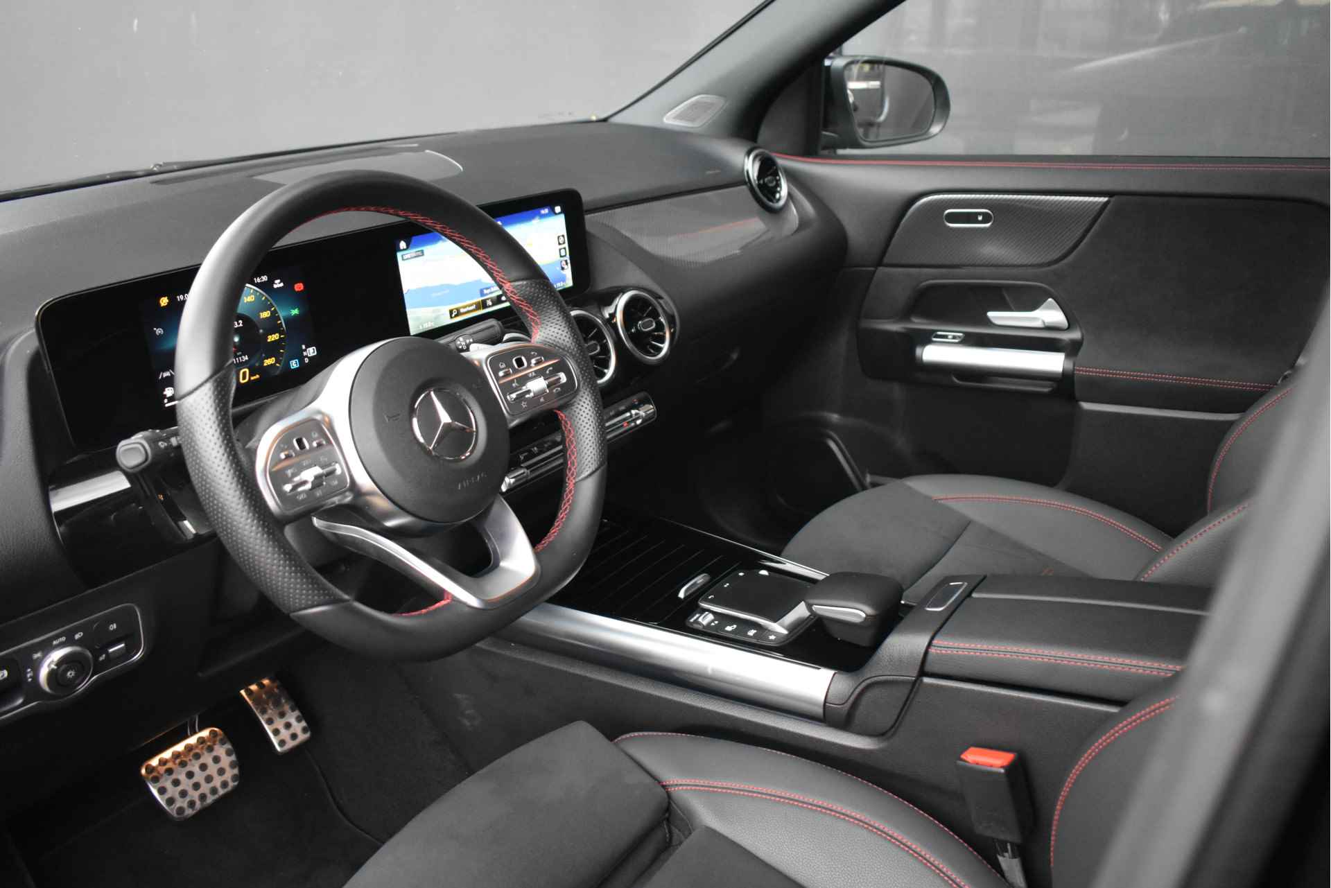 Mercedes-Benz GLA 180 AMG Line | Navigatie | Stoelverwarming | Achteruitrijcamera | Comfortstoelen | Elektr. Achterklep | Climate Control | Keyles - 7/56