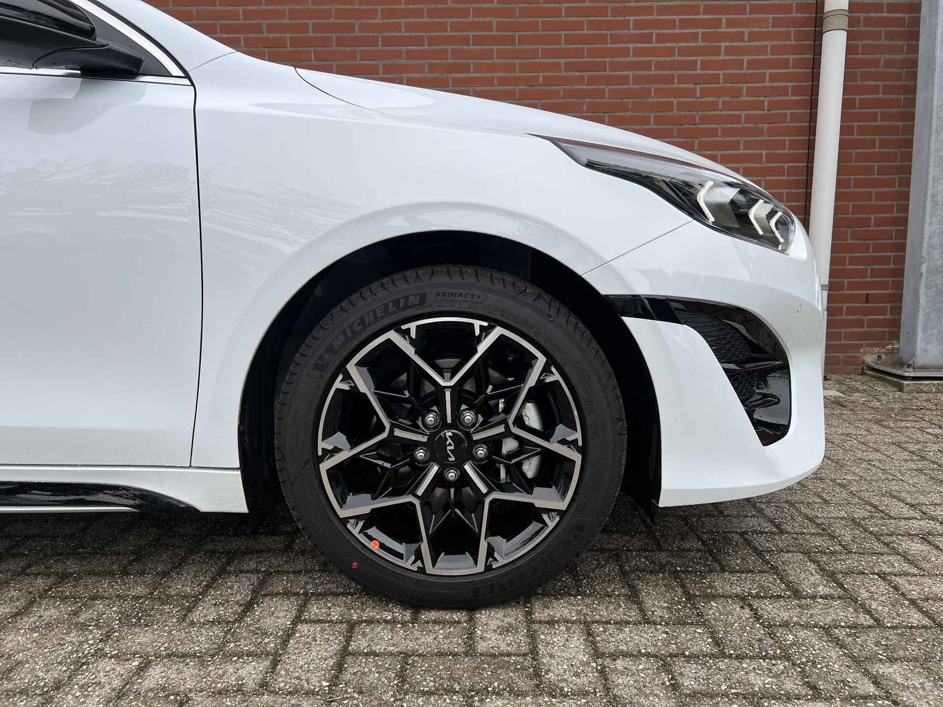 Kia ProCeed 1.5 T-GDi GT-Line | €2.000,- korting | Stoel- en stuurverwarming | Achteruitrijcamera | Navigatie - 18/32