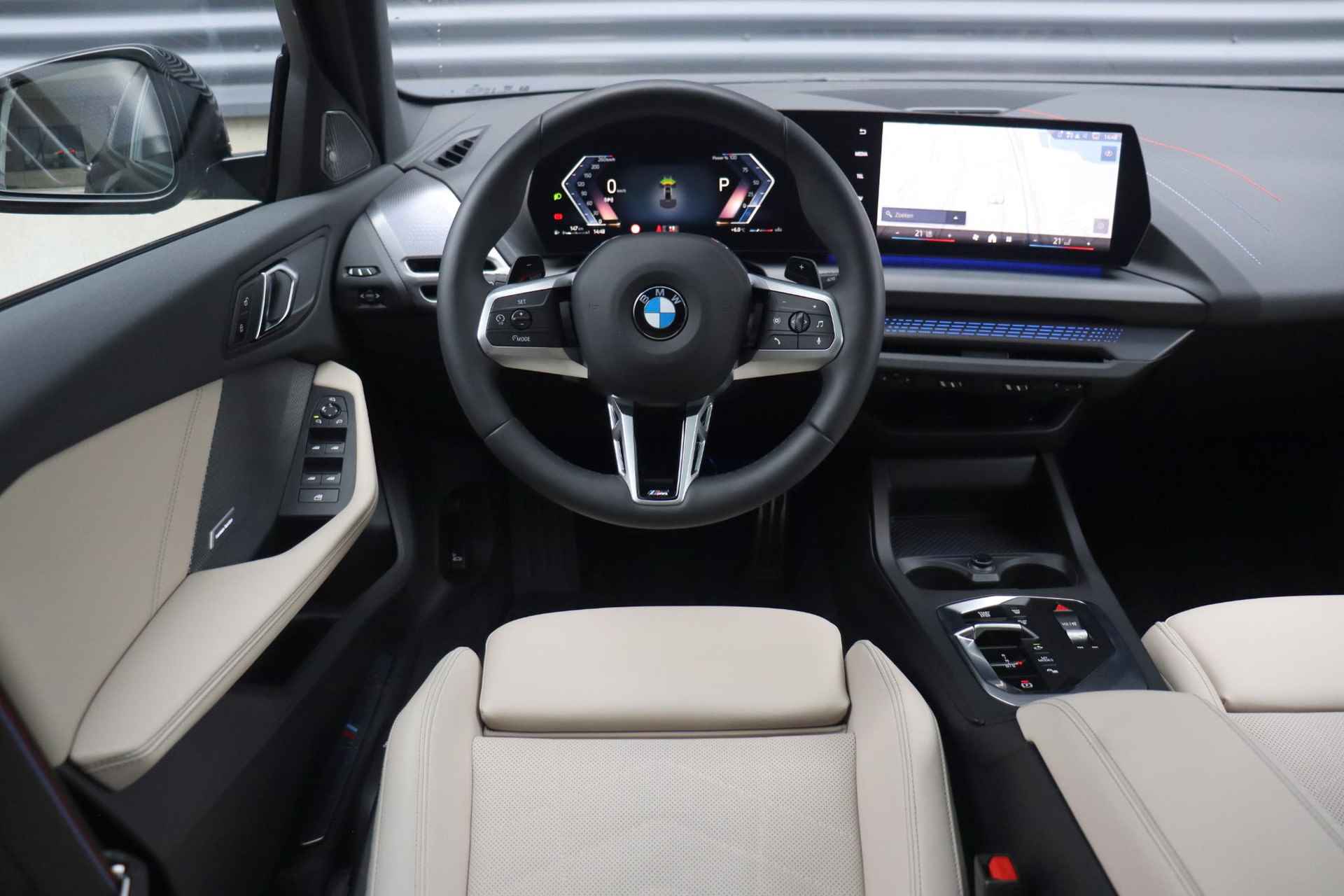 BMW 1 Serie 5-deurs 120 | M Sportpakket Pro | Premium Pack | Panodak | M-Performance | Harman Kardon | Comfort Acces | Camera | 19'' LMV - 9/37