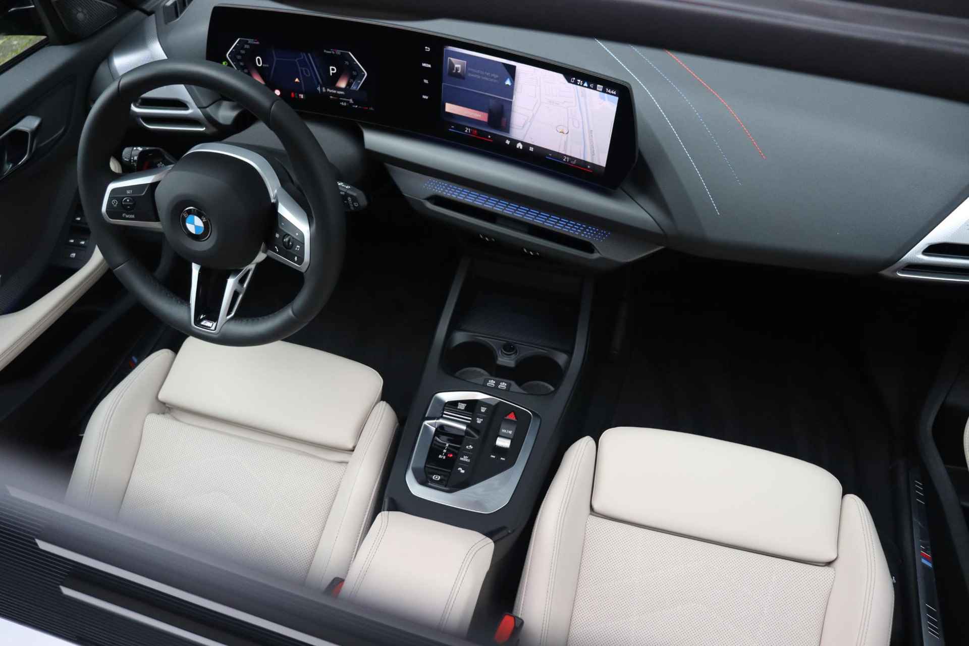 BMW 1 Serie 5-deurs 120 | M Sportpakket Pro | Premium Pack | Panodak | M-Performance | Harman Kardon | Comfort Acces | Camera | 19'' LMV - 14/37