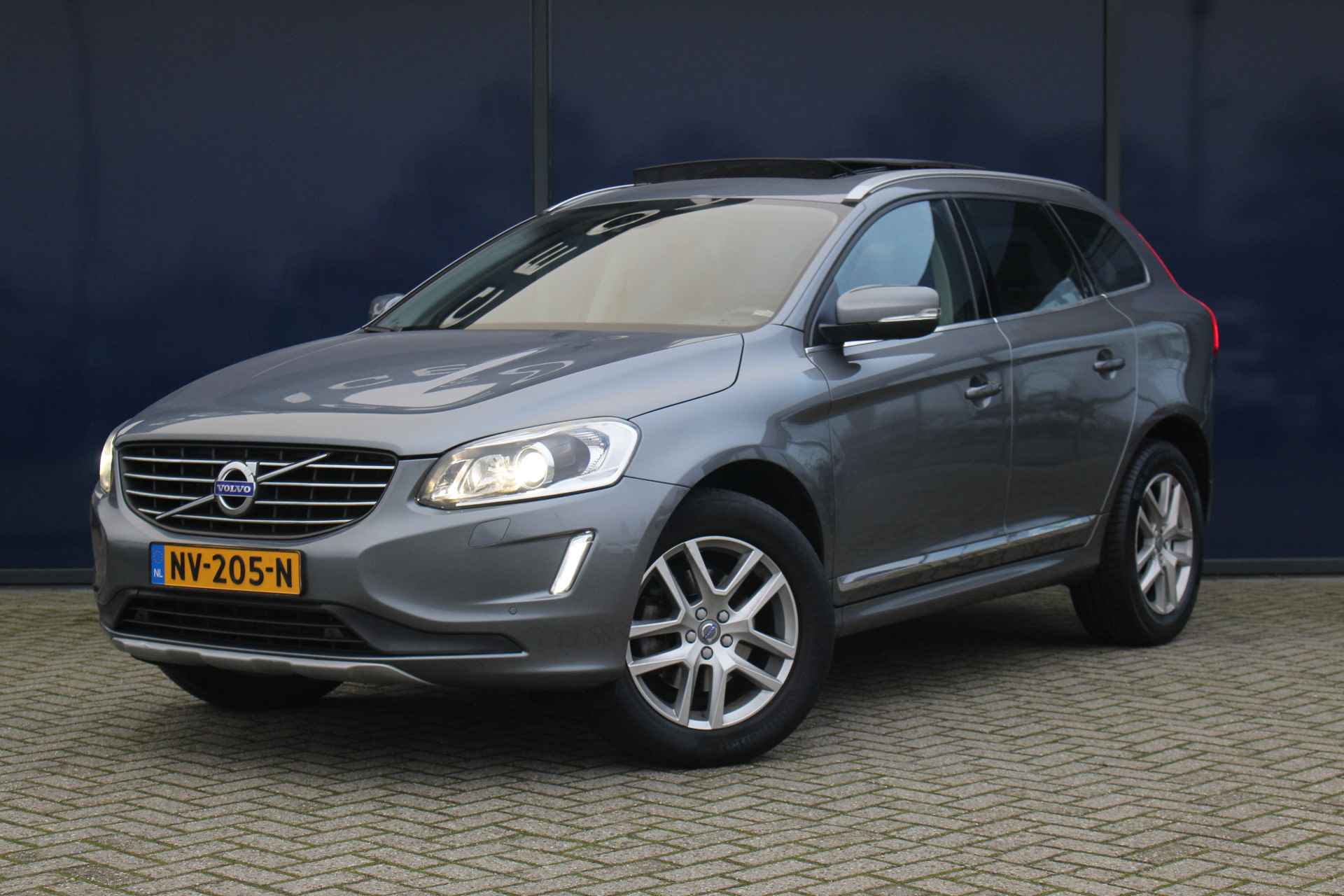 Volvo XC60 2.0 T5 FWD Polar+ | Pano | Trekh. | Camera | Memory St. | Leder | Standkachel | Elec. Achterklep | Navi | Stoelverw. | Climate & Cruise C. | High Perf. audio | - 2/35