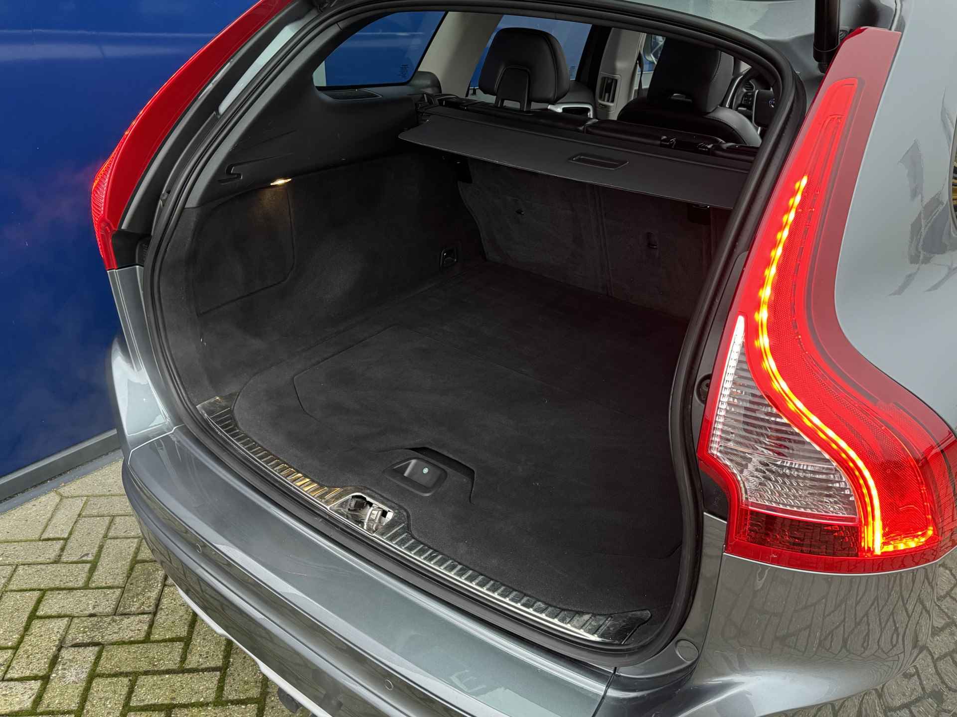 Volvo XC60 2.0 T5 FWD Polar+ | Pano | Trekh. | Camera | Memory St. | Leder | Standkachel | Elec. Achterklep | Navi | Stoelverw. | Climate & Cruise C. | High Perf. audio | - 34/35