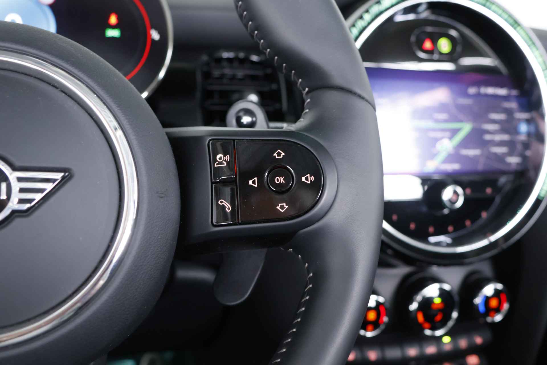 MINI Cabrio 2.0 John Cooper Works JCW Pack 232 pK  Navi / Carplay / Leder / Automaat / ACC / LED - 19/39