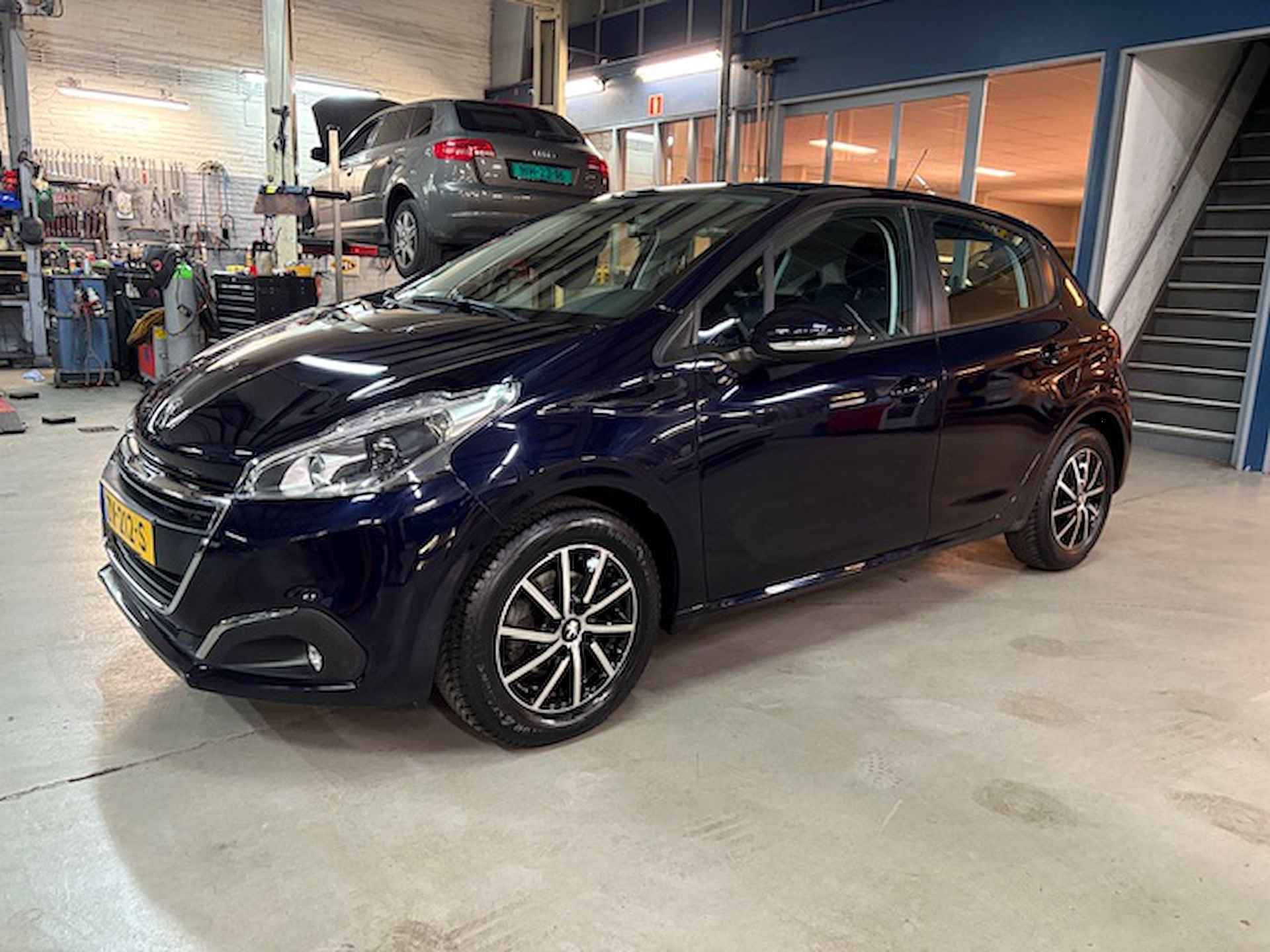 PEUGEOT 208 1.2 Puretech 82pk Active | Navigatie | Apple carplay / Android auto | Cruise control | Camera | Parkeersensoren | Lm velgen | Rijklaar prijs!