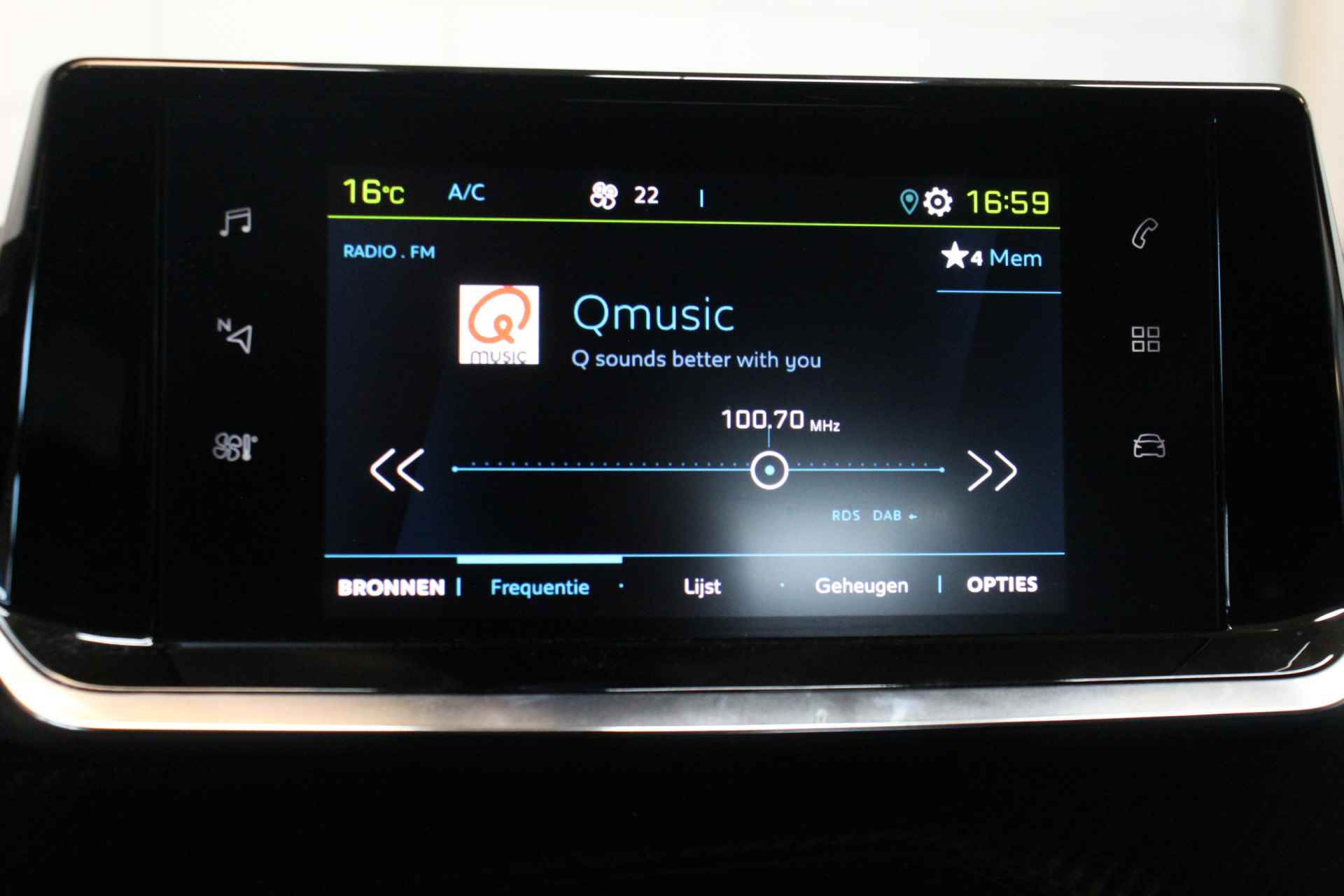 Peugeot 2008 EV GT Uitvoering | Camera | LederStof | Rijstrooksensor | 17'' Lichtmetaal | Bluetooth | Apple Carplay | Android Auto | bots waa - 11/39