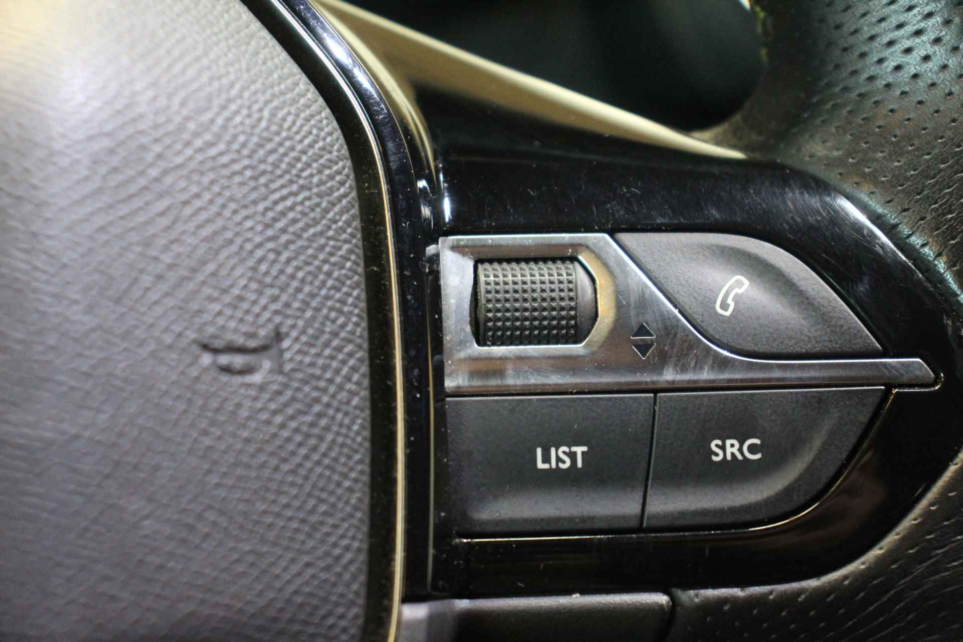 Peugeot 2008 EV GT Uitvoering | Camera | LederStof | Rijstrooksensor | 17'' Lichtmetaal | Bluetooth | Apple Carplay | Android Auto | bots waa - 14/39