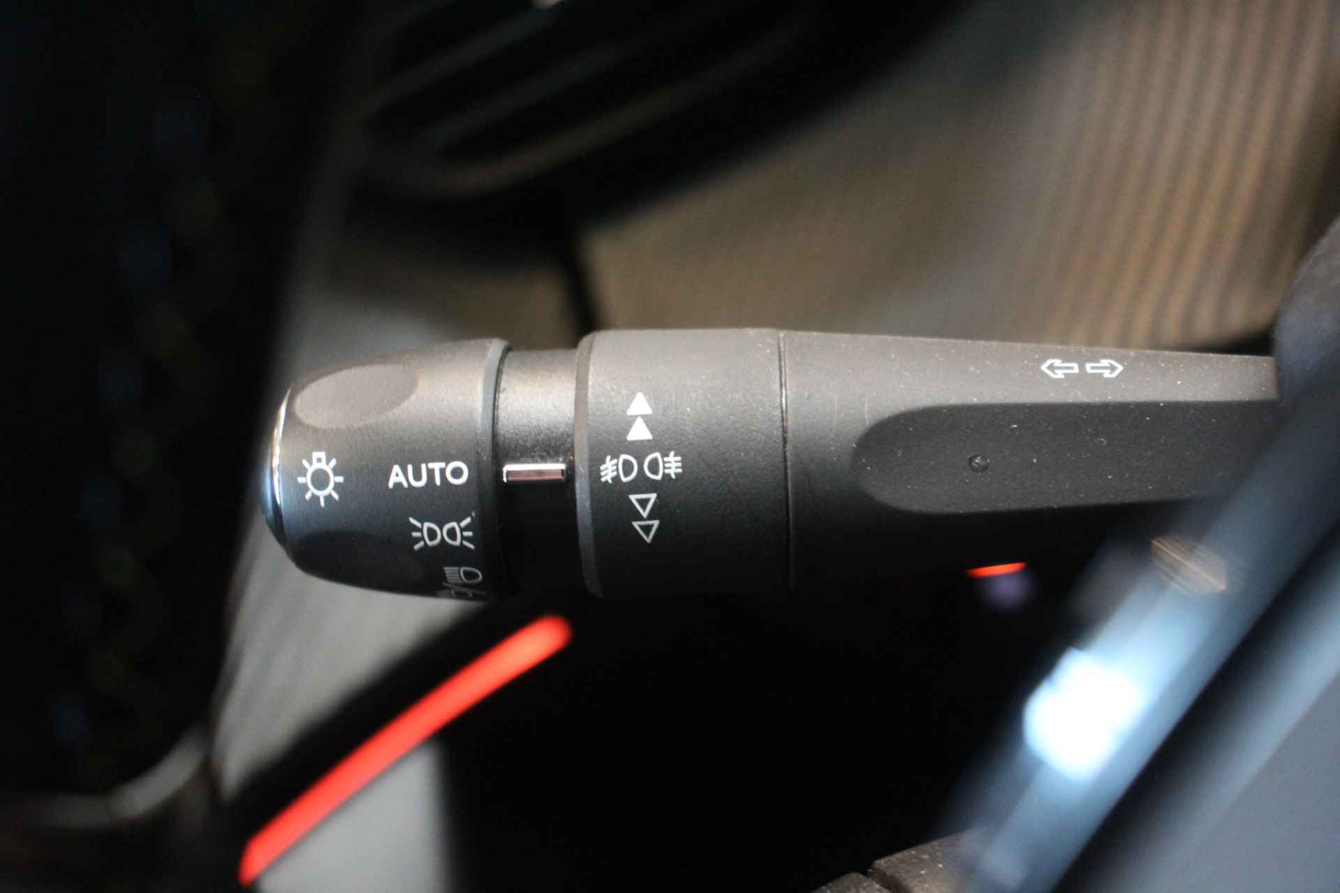 Peugeot 2008 EV GT Uitvoering | Camera | LederStof | Rijstrooksensor | 17'' Lichtmetaal | Bluetooth | Apple Carplay | Android Auto | bots waa - 15/39