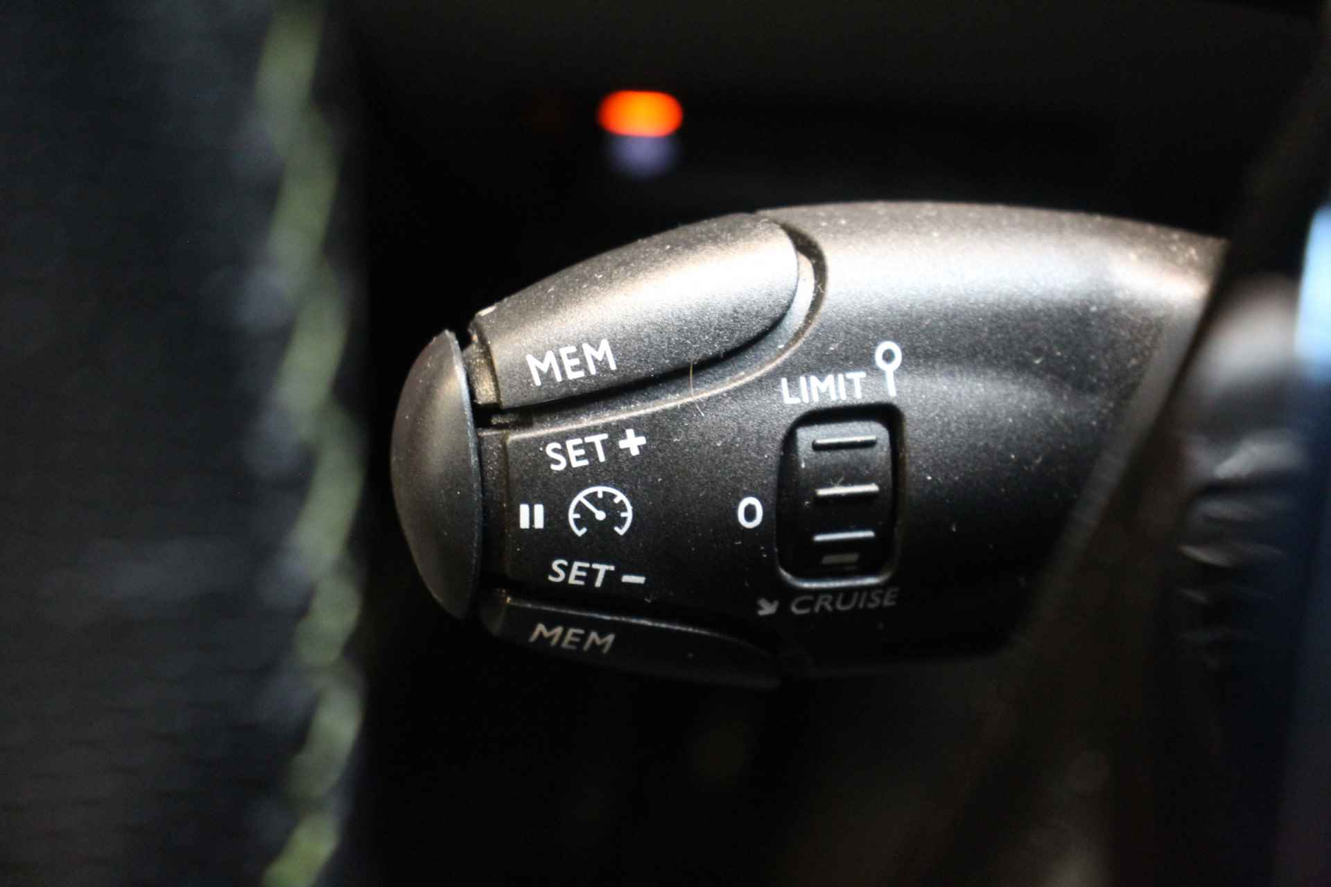 Peugeot 2008 EV GT Uitvoering | Camera | LederStof | Rijstrooksensor | 17'' Lichtmetaal | Bluetooth | Apple Carplay | Android Auto | bots waa - 16/39