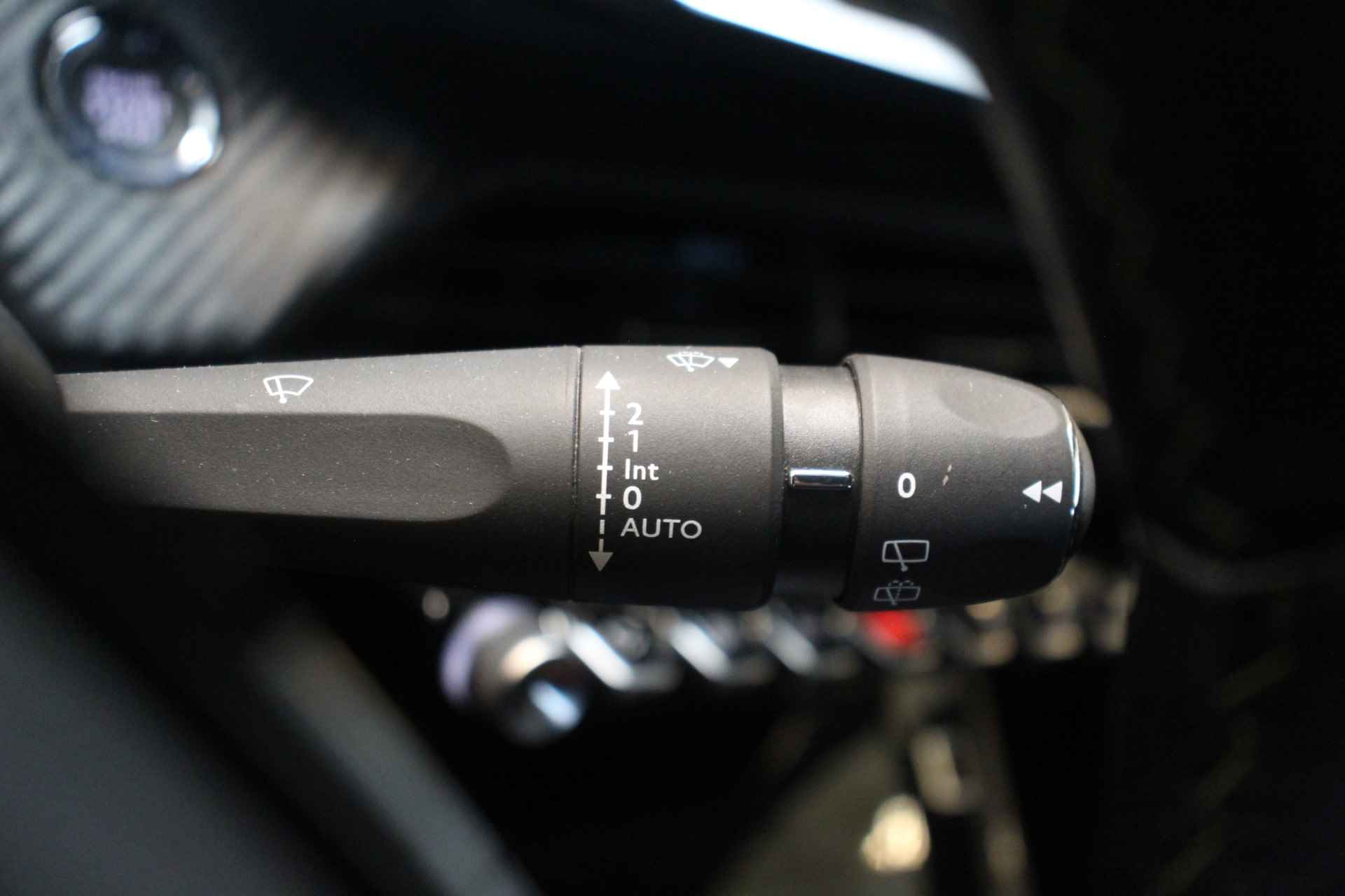 Peugeot 2008 EV GT Uitvoering | Camera | LederStof | Rijstrooksensor | 17'' Lichtmetaal | Bluetooth | Apple Carplay | Android Auto | bots waa - 17/39