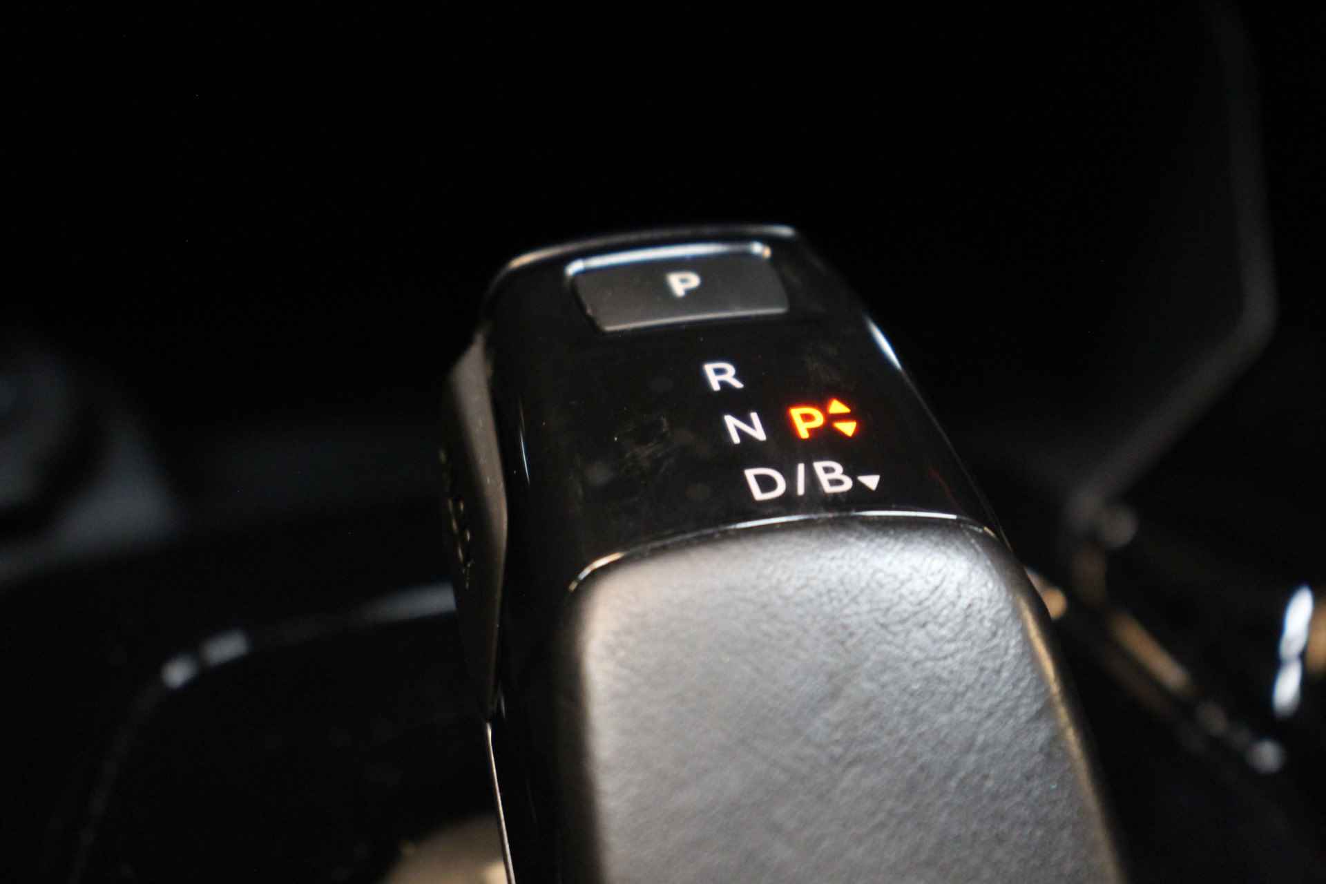 Peugeot 2008 EV GT Uitvoering | Camera | LederStof | Rijstrooksensor | 17'' Lichtmetaal | Bluetooth | Apple Carplay | Android Auto | bots waa - 20/39
