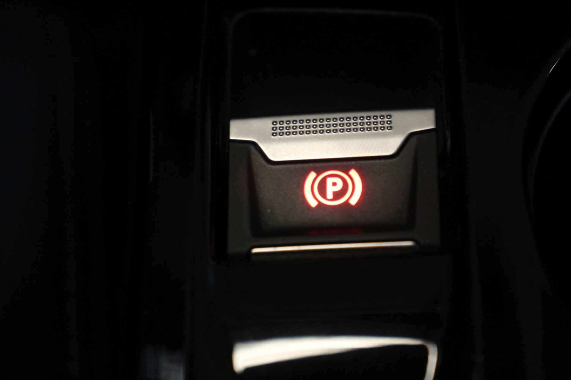 Peugeot 2008 EV GT Uitvoering | Camera | LederStof | Rijstrooksensor | 17'' Lichtmetaal | Bluetooth | Apple Carplay | Android Auto | bots waa - 21/39
