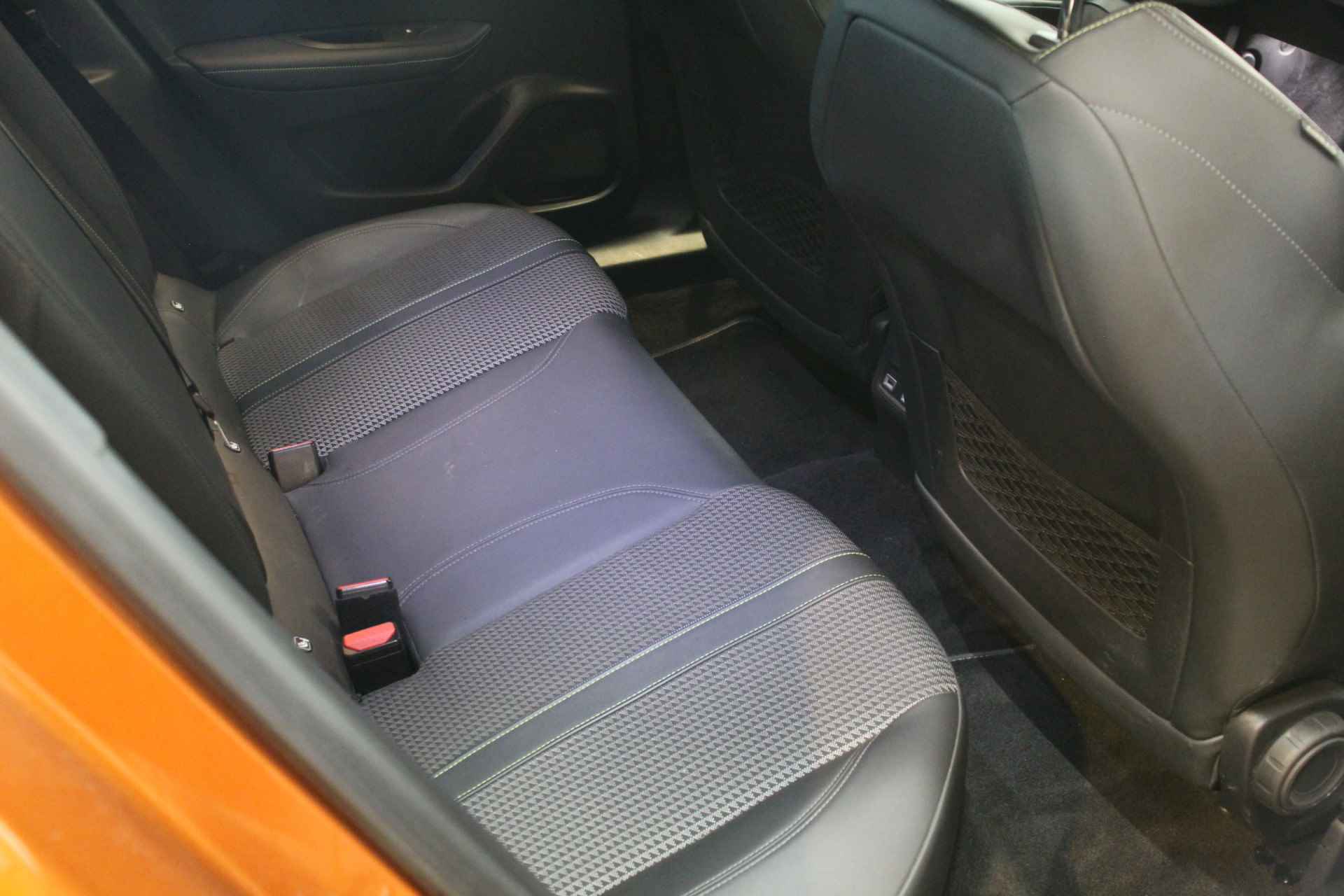 Peugeot 2008 EV GT Uitvoering | Camera | LederStof | Rijstrooksensor | 17'' Lichtmetaal | Bluetooth | Apple Carplay | Android Auto | bots waa - 28/39