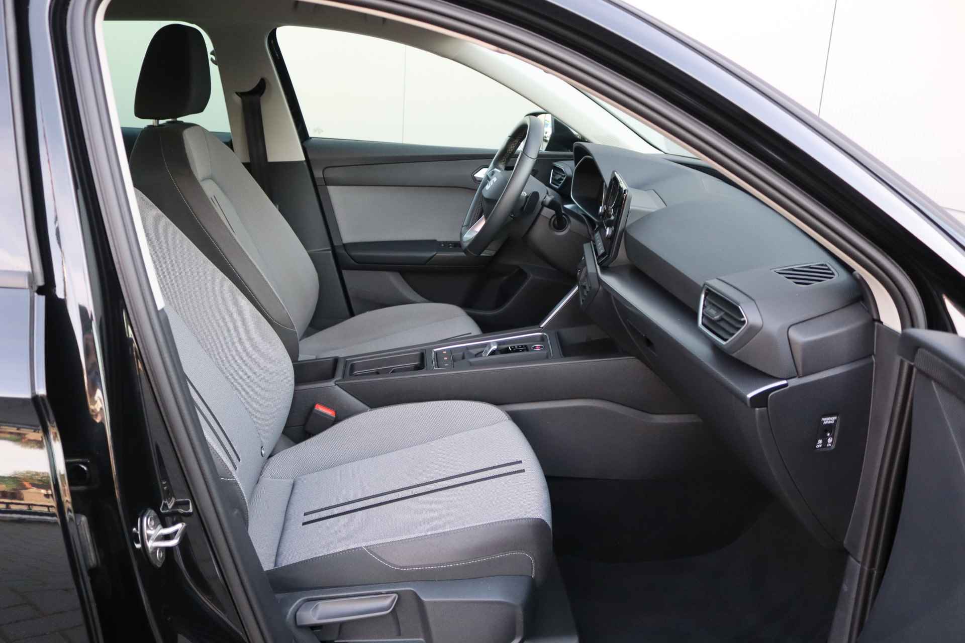 SEAT Leon Sportstourer 110PK eTSI Automaat Style Carplay-Android/Adaptive-cruise/Camera/Winter-Pack - 12/31