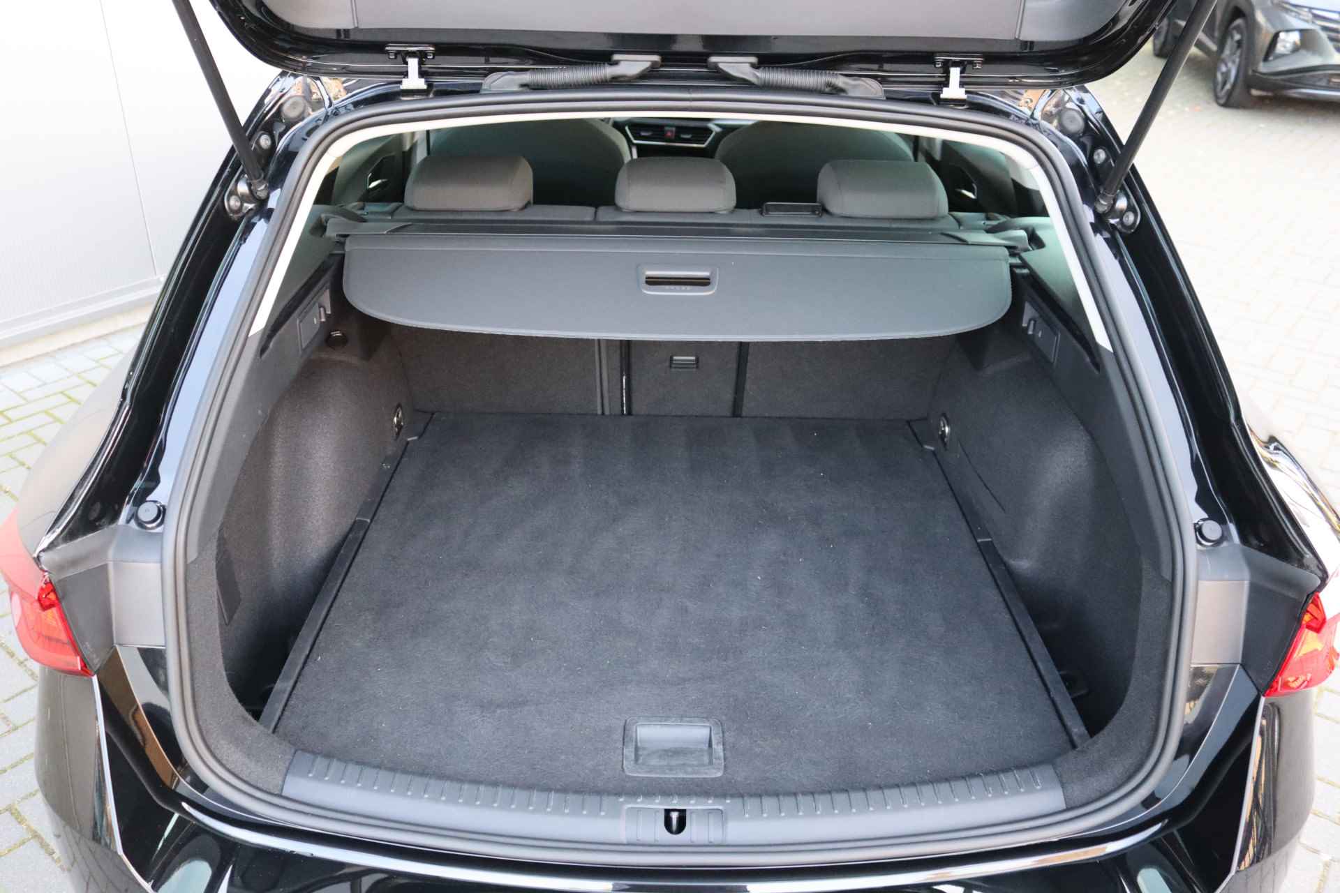 SEAT Leon Sportstourer 110PK eTSI Automaat Style Carplay-Android/Adaptive-cruise/Camera/Winter-Pack - 28/31