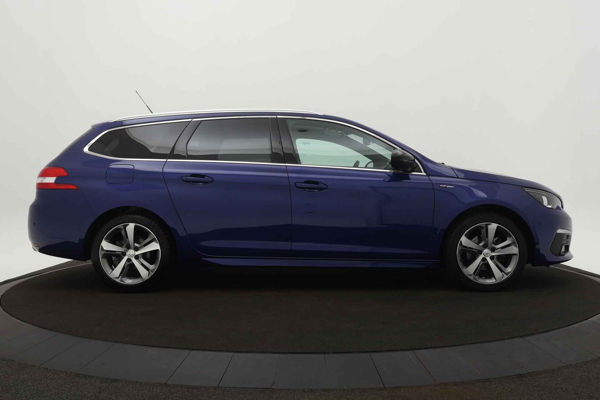 Peugeot 308 SW BWJ 2020 / 1.2 PT 131PK GT-line | / Pano Dak / Clima / Camera a. / Navi / Privacy glass / Carplay / PDC v+a / Leder/Stof / - 26/34