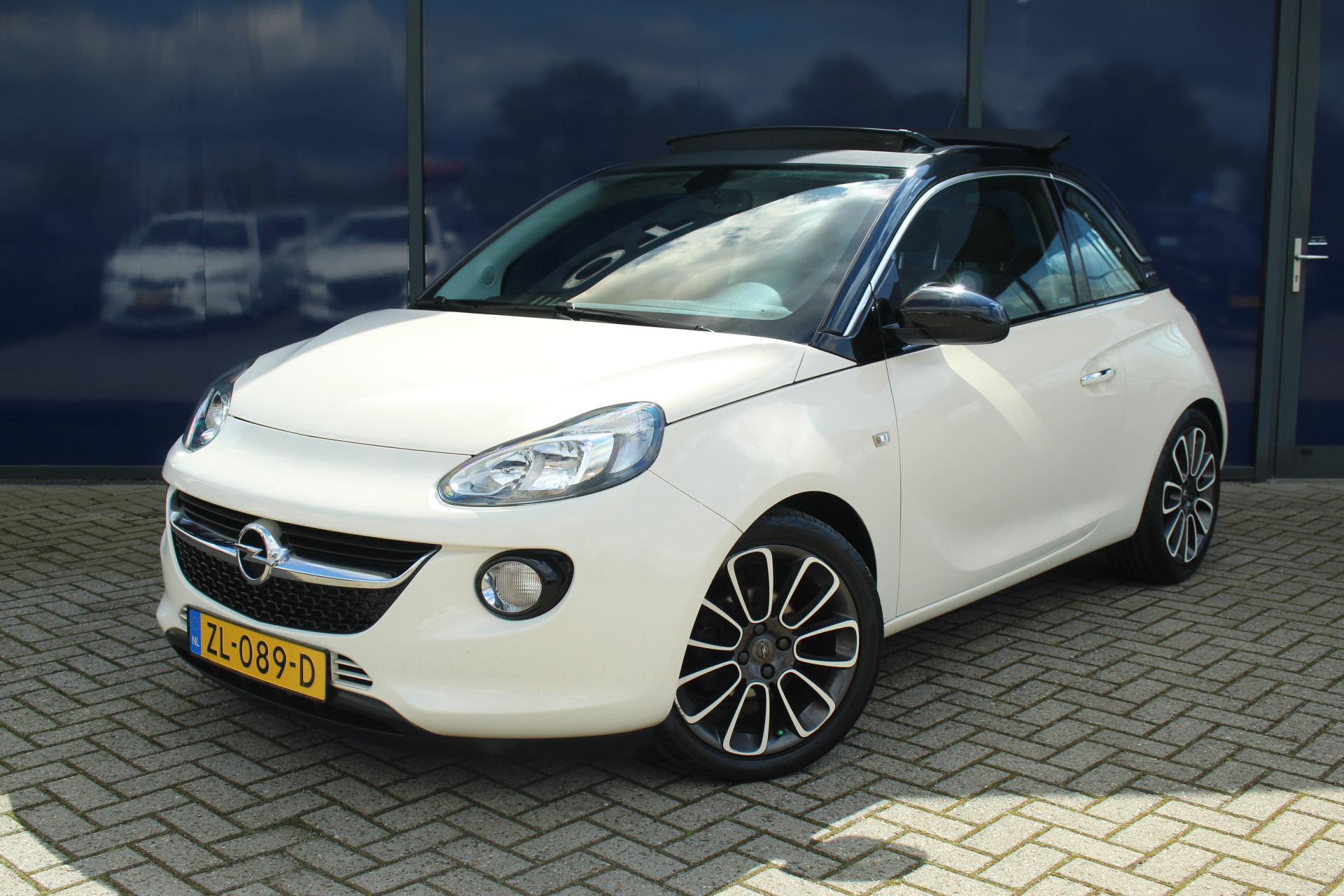 Opel ADAM 1.0 Turbo Rocks | Pano | Cruise | Carplay | Climate | Half-leder | LMV Binnenkort Beschikbaar! bij viaBOVAG.nl