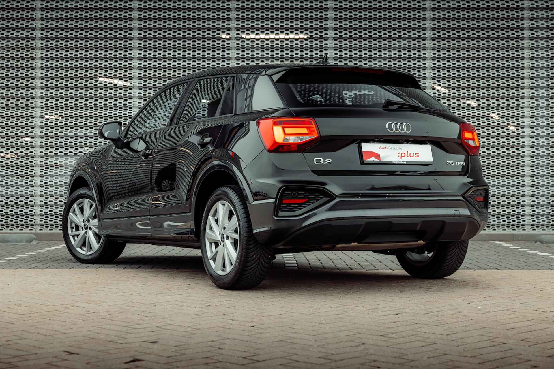 Audi Q2 35 TFSI 150pk s-tronic Advanced | Leder | Camera | Navigatie | Stoelverwarming | Optiek zwart | Sportstoelen | Elektr kofferbak | Comfortsleutel | Adaptive cruise control - 5/33