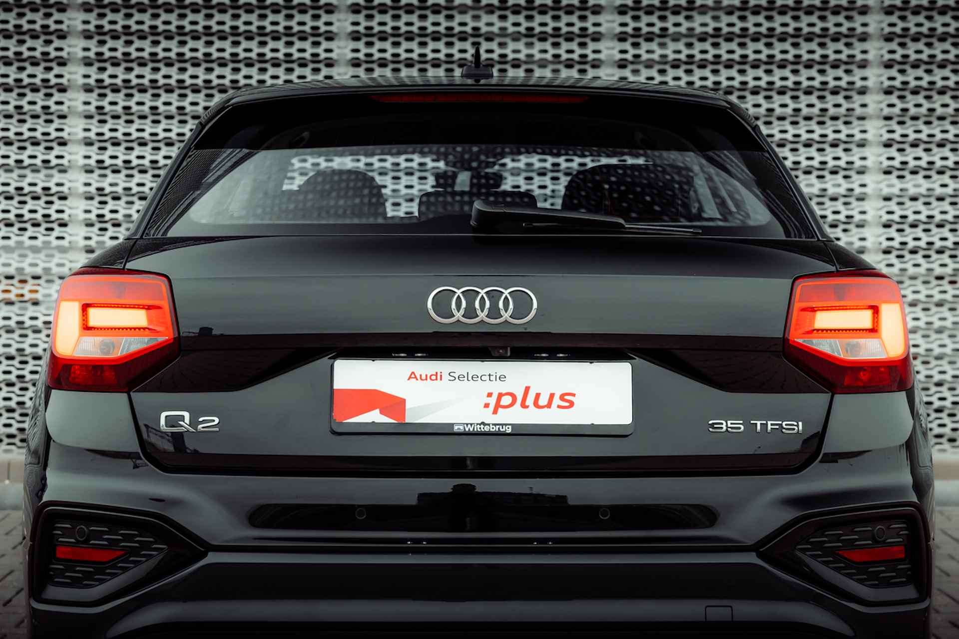 Audi Q2 35 TFSI 150pk s-tronic Advanced | Leder | Camera | Navigatie | Stoelverwarming | Optiek zwart | Sportstoelen | Elektr kofferbak | Comfortsleutel | Adaptive cruise control - 12/33