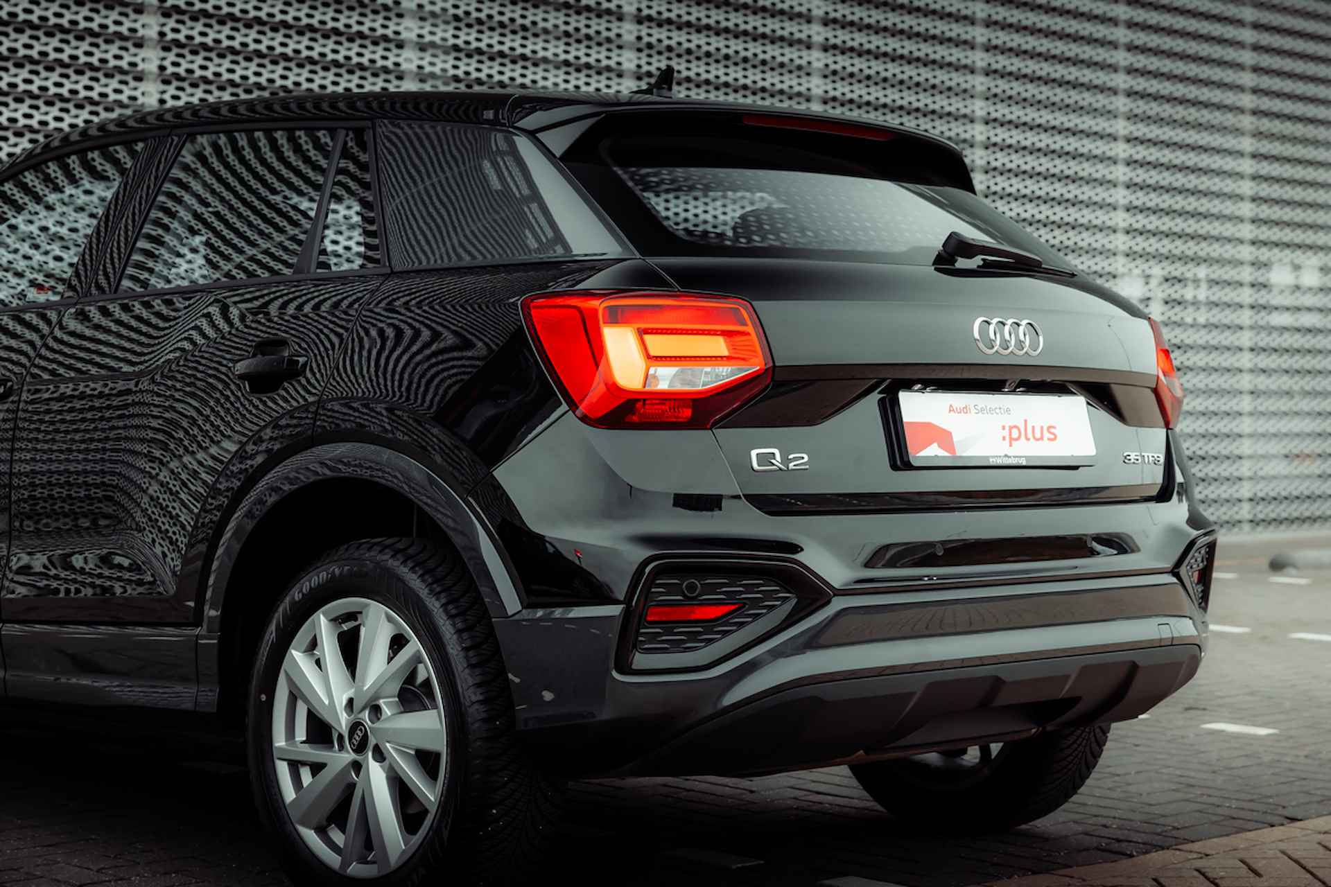 Audi Q2 35 TFSI 150pk s-tronic Advanced | Leder | Camera | Navigatie | Stoelverwarming | Optiek zwart | Sportstoelen | Elektr kofferbak | Comfortsleutel | Adaptive cruise control - 15/33