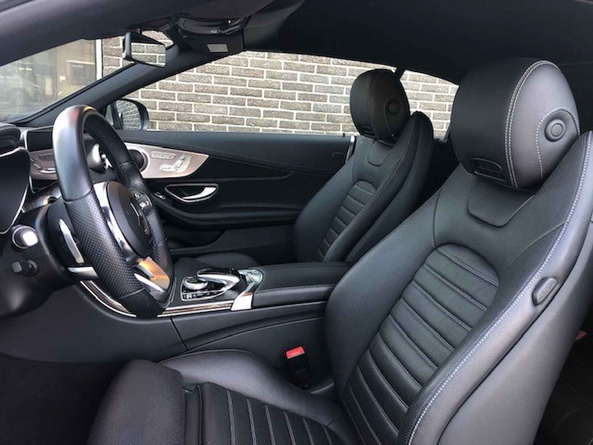 Mercedes-Benz C-Klasse Cabrio 200 4MATIC AMG-LINE AUTOMAAT 1E EIGENAAR!! UNIEK!!! NAVIGATIE, APPLE CARPLAY, NEKVERWARMING, LEER, STOELVERWARMING, GEVENTILEERDE STOELEN, MEMORY STOELEN, 360 GRADEN CAMERA, PARKEERHULP VOOR/ACHTER, WINDSCHERM, MULTIBEAM LED, 18"AMG-VELGEN, ENZ. ENZ. NIEUWPRIJS 77.500,-!! - 14/261