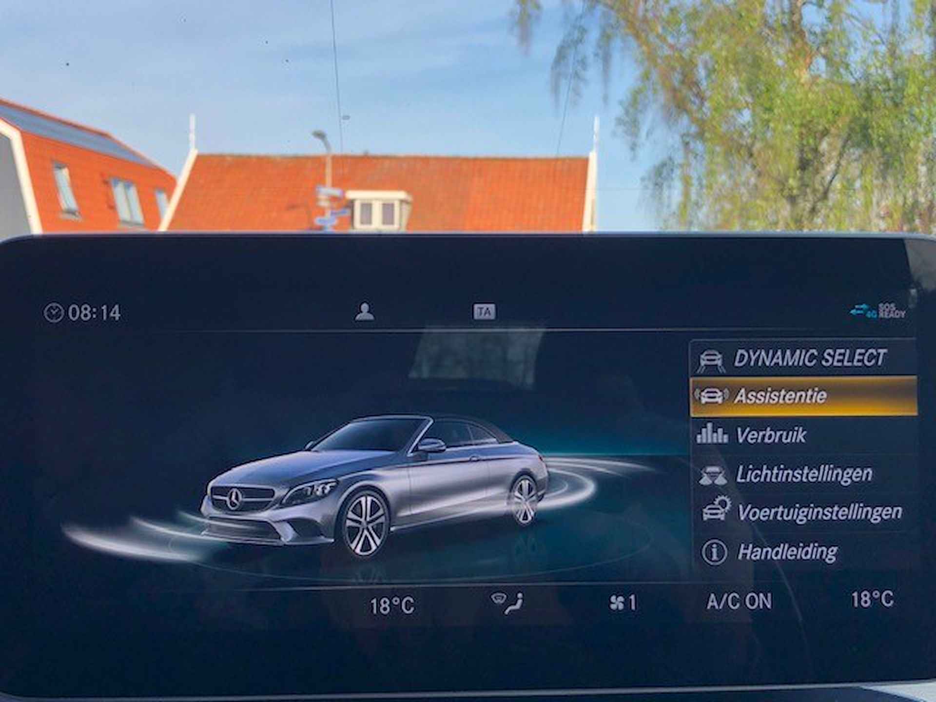 Mercedes-Benz C-Klasse Cabrio 200 4MATIC AMG-LINE AUTOMAAT 1E EIGENAAR!! UNIEK!!! NAVIGATIE, APPLE CARPLAY, NEKVERWARMING, LEER, STOELVERWARMING, GEVENTILEERDE STOELEN, MEMORY STOELEN, 360 GRADEN CAMERA, PARKEERHULP VOOR/ACHTER, WINDSCHERM, MULTIBEAM LED, 18"AMG-VELGEN, ENZ. ENZ. NIEUWPRIJS 77.500,-!! - 100/261