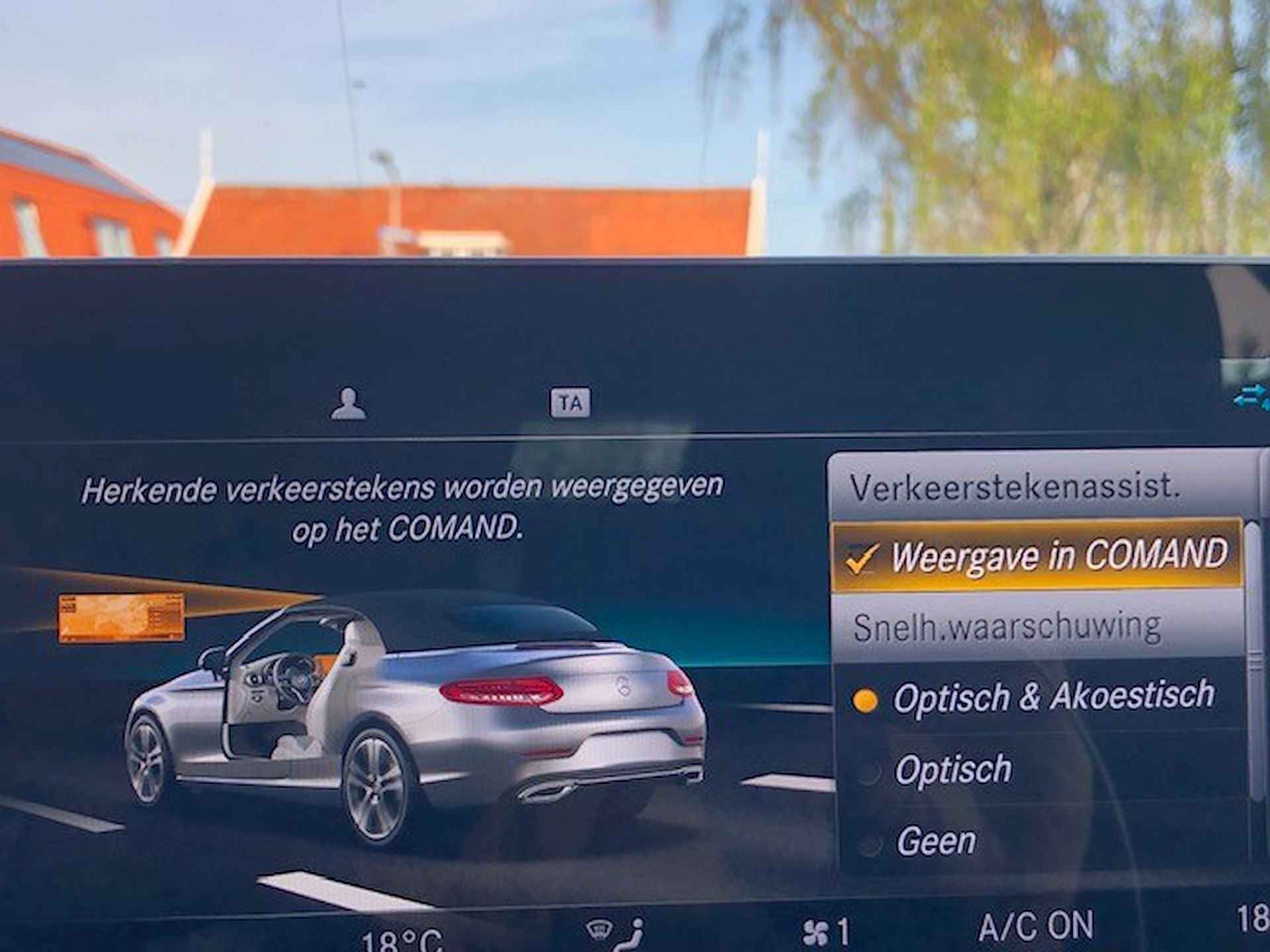 Mercedes-Benz C-Klasse Cabrio 200 4MATIC AMG-LINE AUTOMAAT 1E EIGENAAR!! UNIEK!!! NAVIGATIE, APPLE CARPLAY, NEKVERWARMING, LEER, STOELVERWARMING, GEVENTILEERDE STOELEN, MEMORY STOELEN, 360 GRADEN CAMERA, PARKEERHULP VOOR/ACHTER, WINDSCHERM, MULTIBEAM LED, 18"AMG-VELGEN, ENZ. ENZ. NIEUWPRIJS 77.500,-!! - 104/261