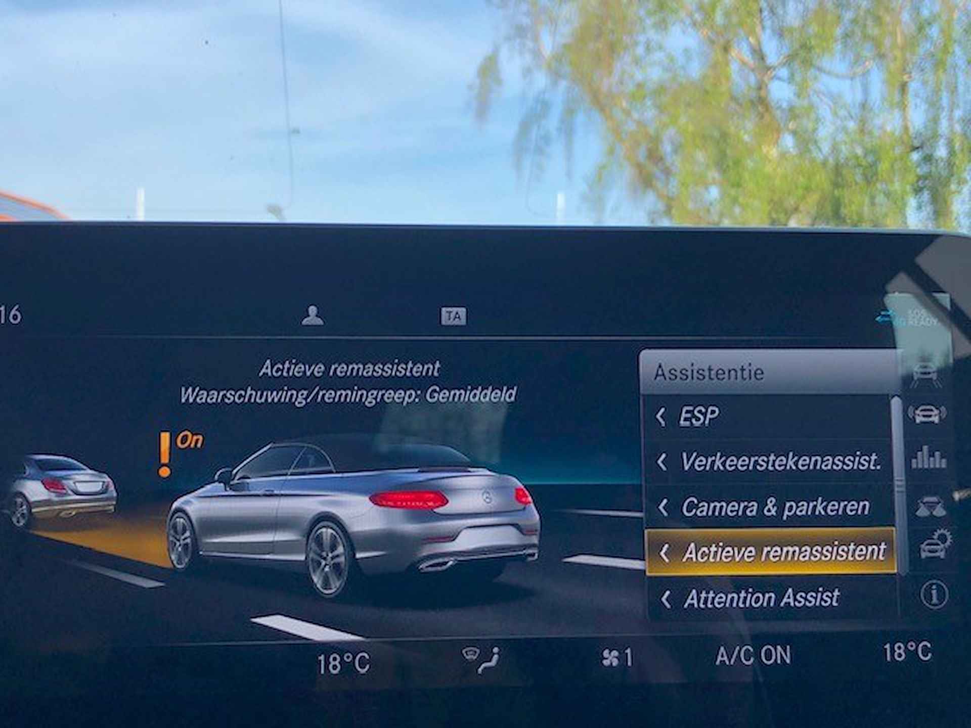 Mercedes-Benz C-Klasse Cabrio 200 4MATIC AMG-LINE AUTOMAAT 1E EIGENAAR!! UNIEK!!! NAVIGATIE, APPLE CARPLAY, NEKVERWARMING, LEER, STOELVERWARMING, GEVENTILEERDE STOELEN, MEMORY STOELEN, 360 GRADEN CAMERA, PARKEERHULP VOOR/ACHTER, WINDSCHERM, MULTIBEAM LED, 18"AMG-VELGEN, ENZ. ENZ. NIEUWPRIJS 77.500,-!! - 115/261