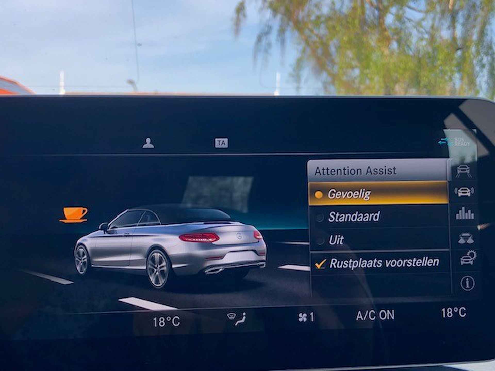 Mercedes-Benz C-Klasse Cabrio 200 4MATIC AMG-LINE AUTOMAAT 1E EIGENAAR!! UNIEK!!! NAVIGATIE, APPLE CARPLAY, NEKVERWARMING, LEER, STOELVERWARMING, GEVENTILEERDE STOELEN, MEMORY STOELEN, 360 GRADEN CAMERA, PARKEERHULP VOOR/ACHTER, WINDSCHERM, MULTIBEAM LED, 18"AMG-VELGEN, ENZ. ENZ. NIEUWPRIJS 77.500,-!! - 118/261