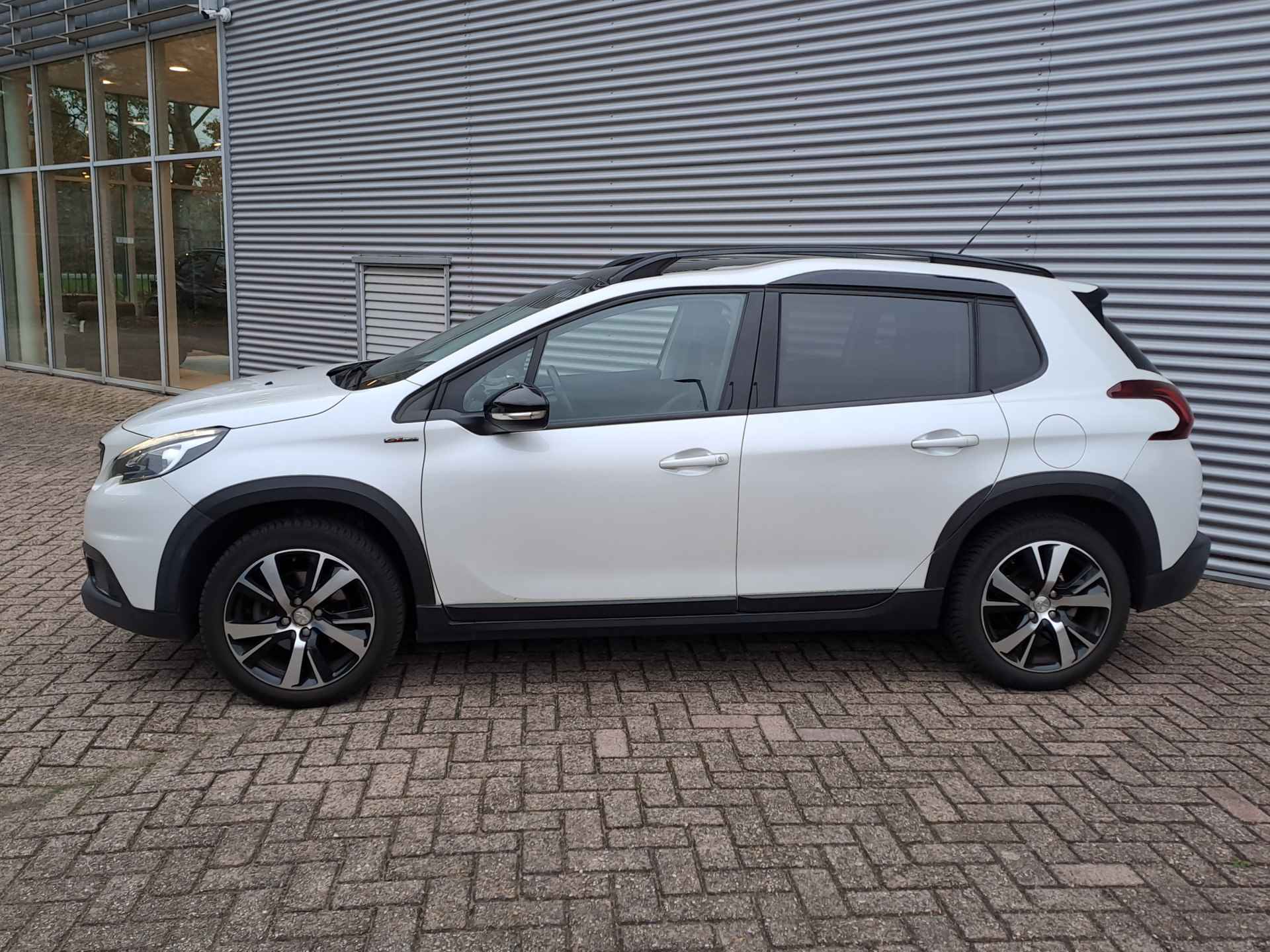 Peugeot 2008 1.2 PureTech GT-line | Navi | Panaroma Dak | Trekhaak | DAB | Apple Carplay - 2/24