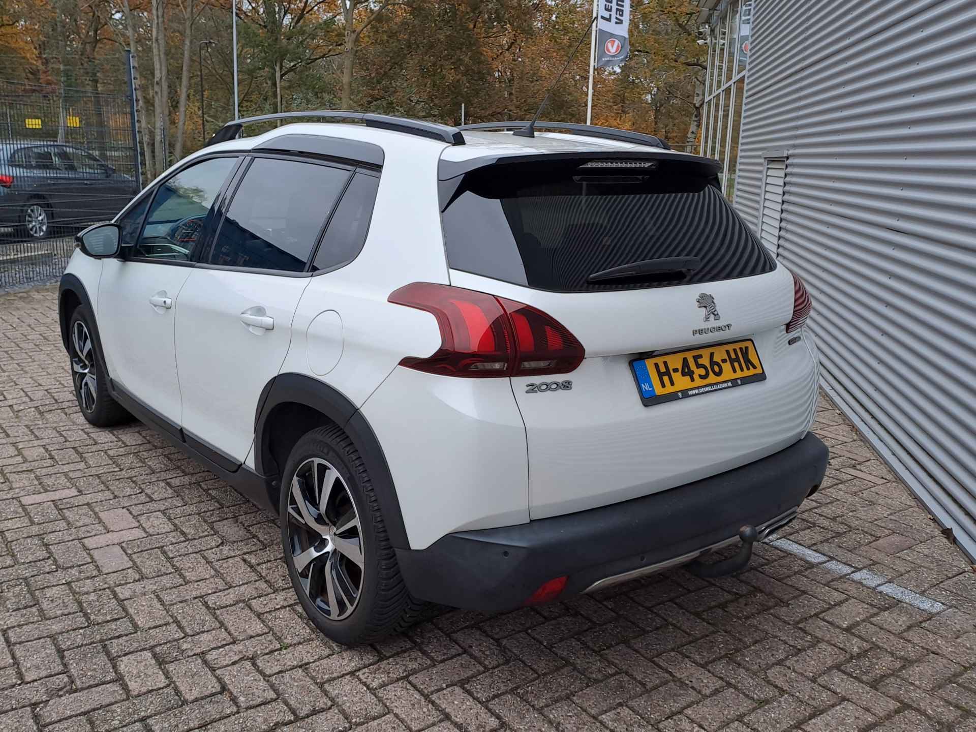 Peugeot 2008 1.2 PureTech GT-line | Navi | Panaroma Dak | Trekhaak | DAB | Apple Carplay - 3/24