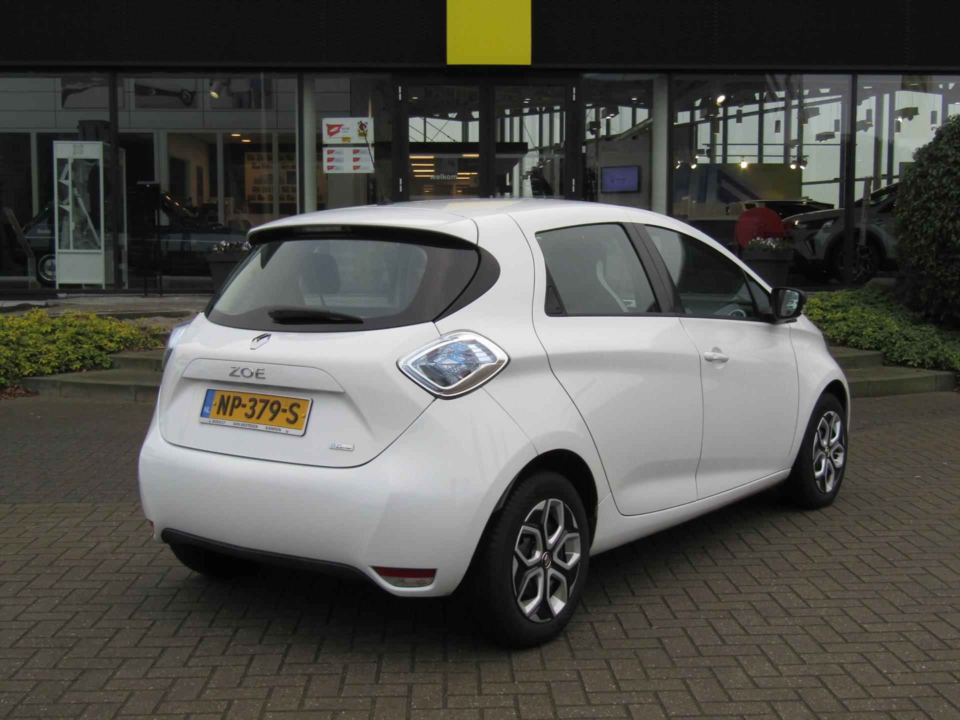 RENAULT Zoe 90pk (Batterijhuur) Life Quickcharge Z.E. 40 / Navigatie / Compleet dealer O.H. - 2/24