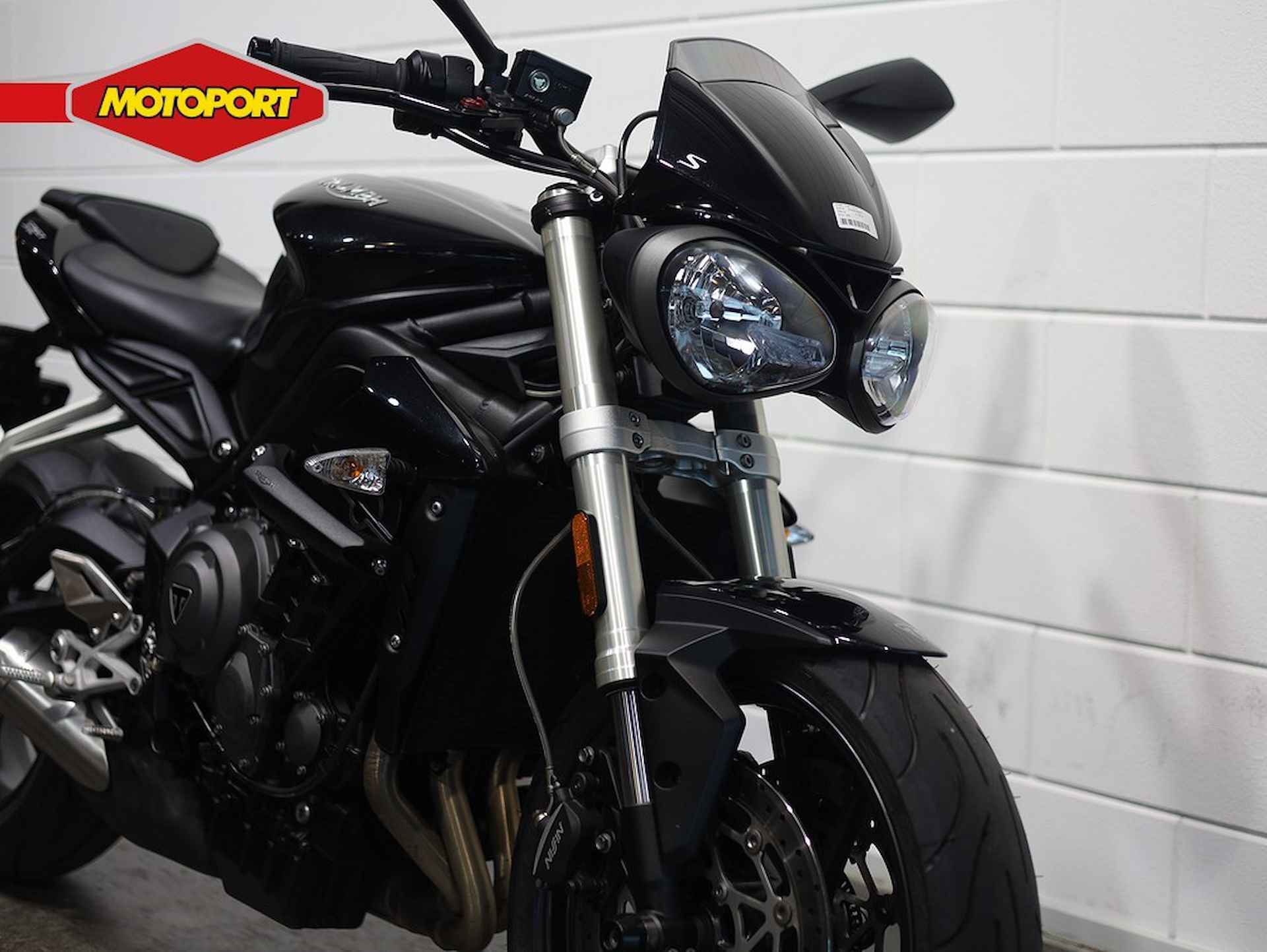 Triumph Street Triple S - 2/11