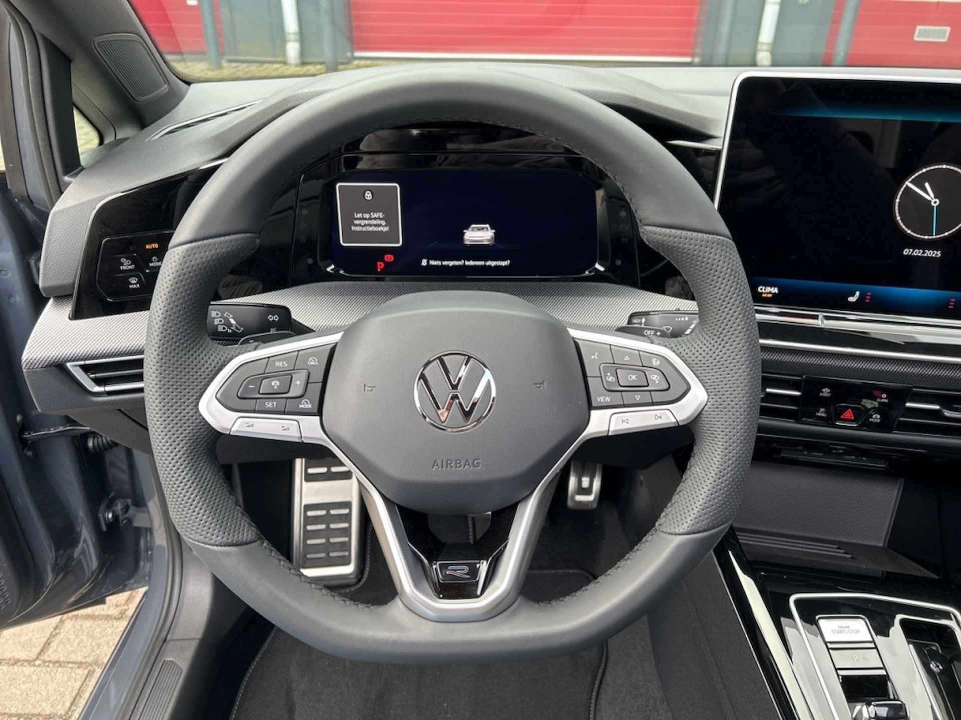 VOLKSWAGEN Golf 1.5 eTSI DSG R-LINE PANO-DAK/360-CAMERA/TREKHAAK/NAVI/CARPLAY/AC - 13/28