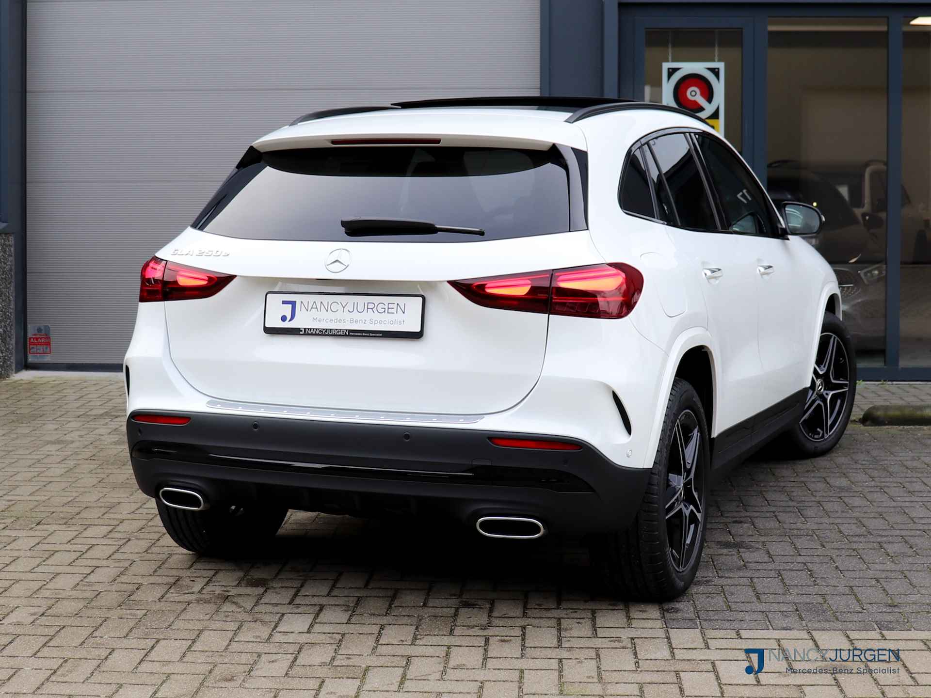 Mercedes-Benz GLA 250 e AMG |Star Edition | 8G Aut. | Actieve Distronic | Advanced Plus Pakket | Ambiente Verlichting | Burmester Surround | Elekt - 2/63