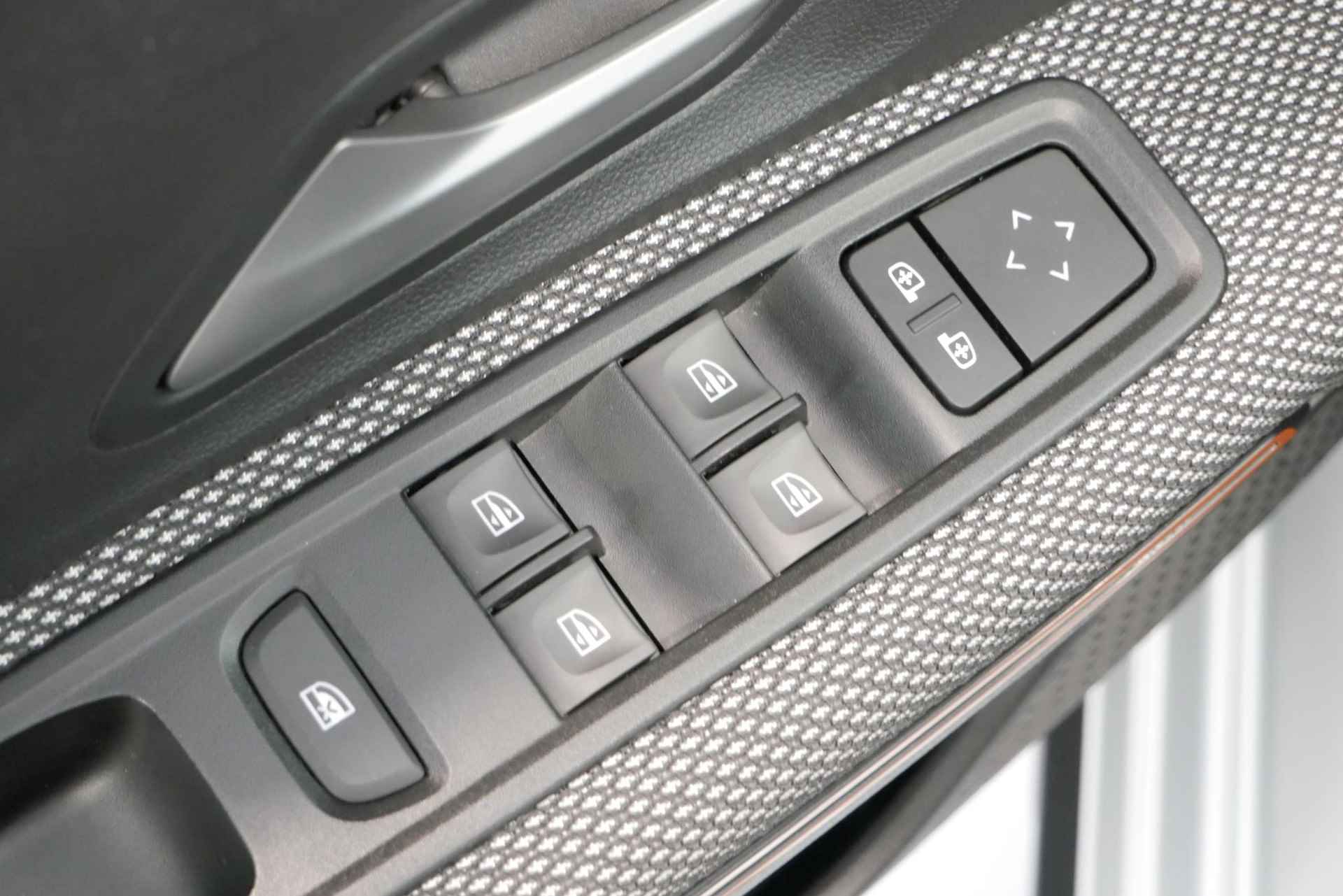 Dacia Sandero Stepway 1.0 TCe 110 Expression *Navigatie+Camera*Airco*Parc Assist*LED VERLICHTING*NIEUW MODEL! - 29/36