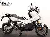 Honda X-ADV 750 Pearl Glare White