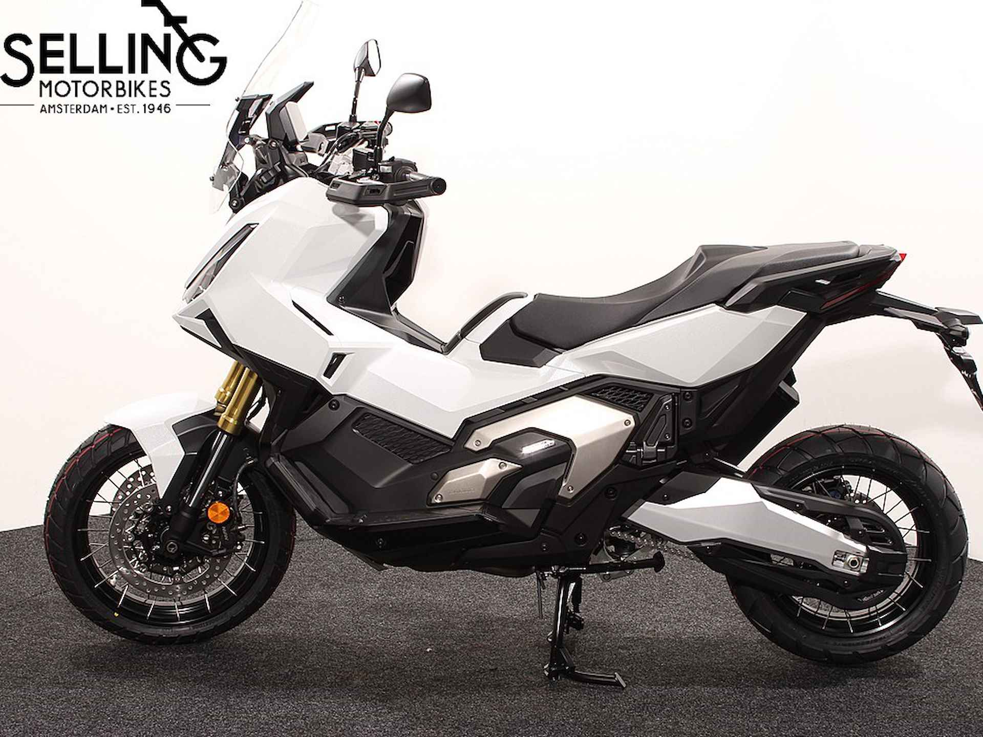 Honda X-ADV 750 Pearl Glare White - 4/6