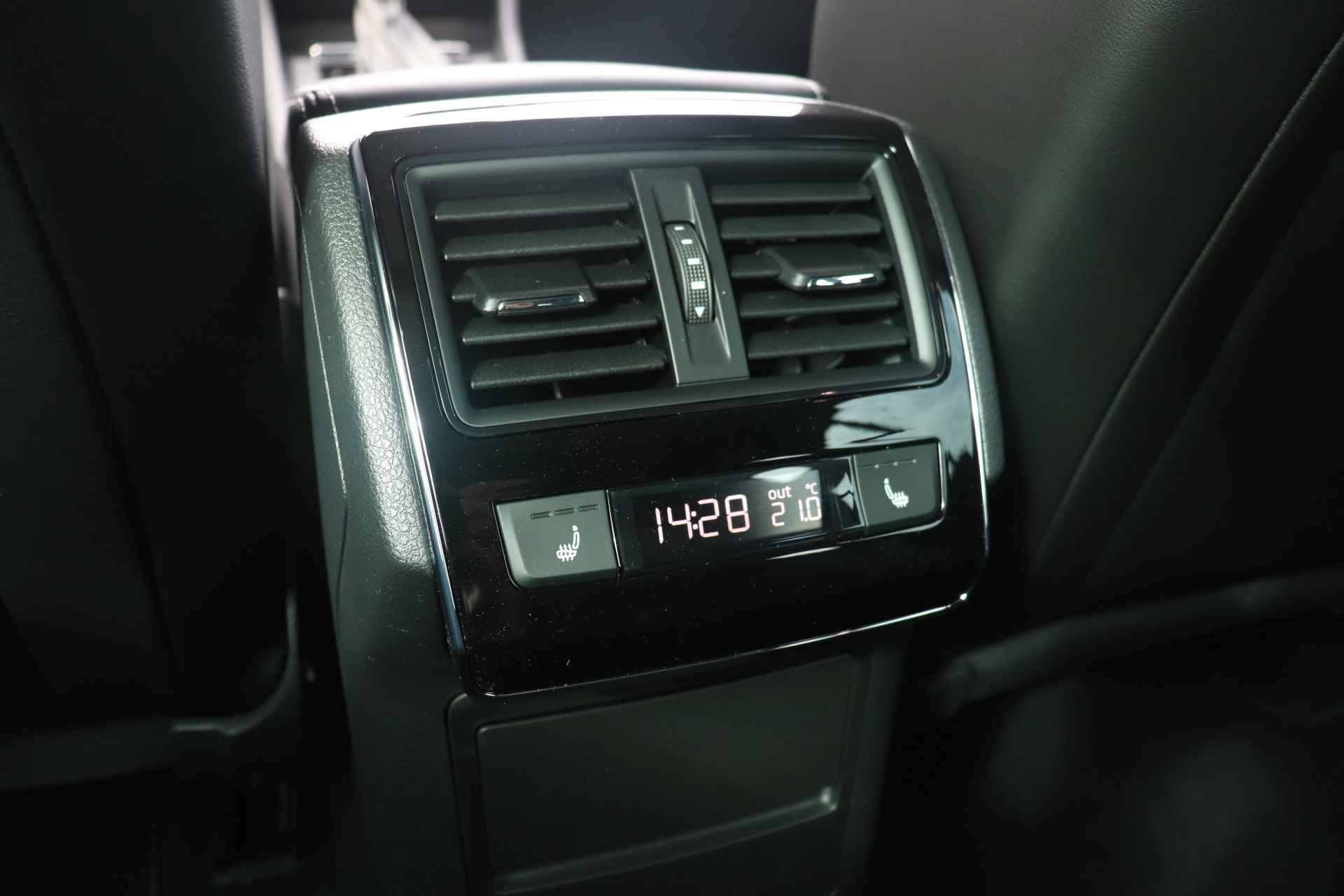 Škoda Superb Combi 1.5 TSI 150pk DSG ACT Sportline Business | Panoramisch/schuifdak | Verlengde stoelen | 19" Lichtmetalen velgen | - 20/41