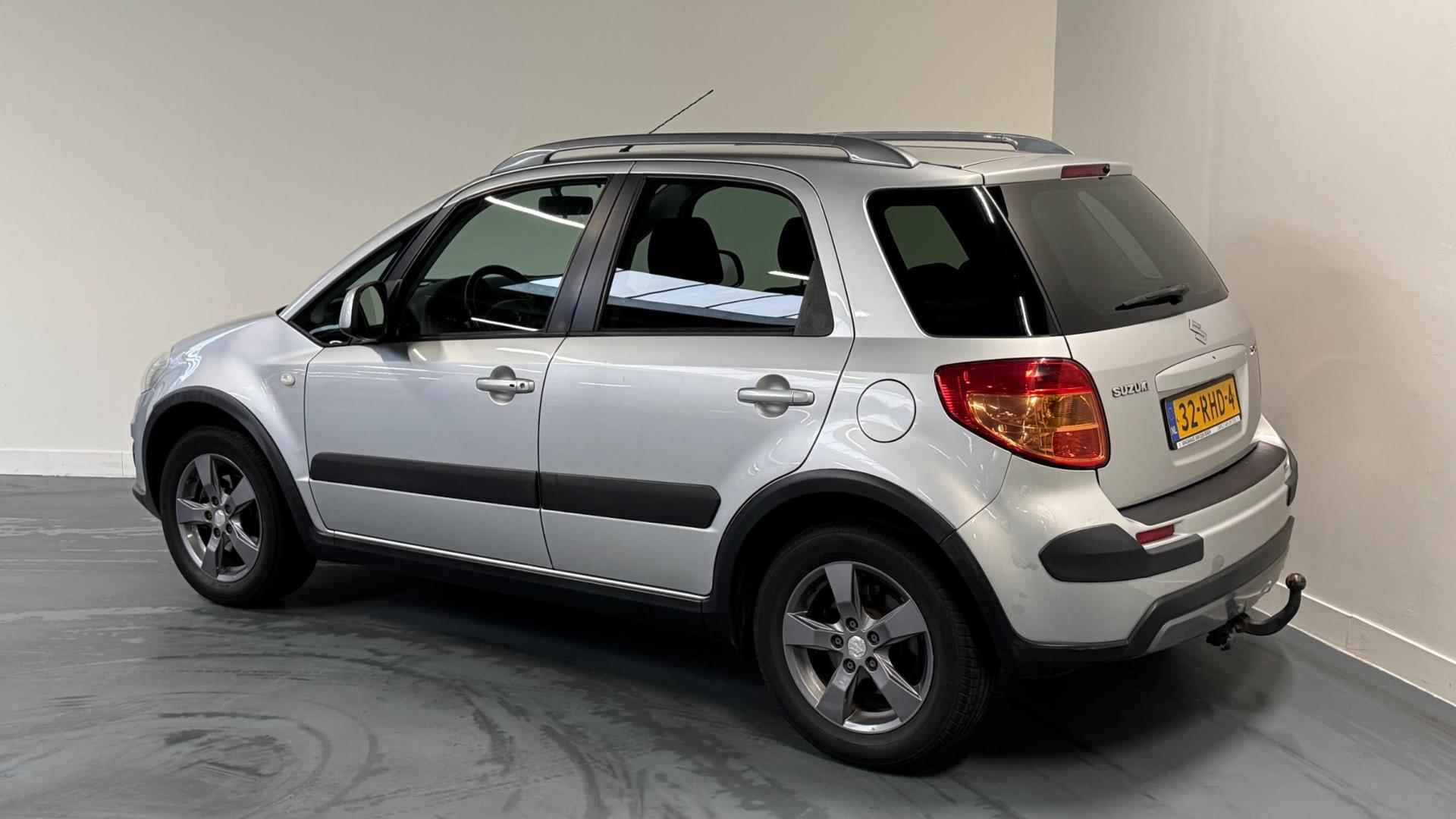 Suzuki SX4 1.6 Limited | PARROT CARKIT | TREKHAAK | KEYLESS ENTRY | NL-AUTO | - 10/27