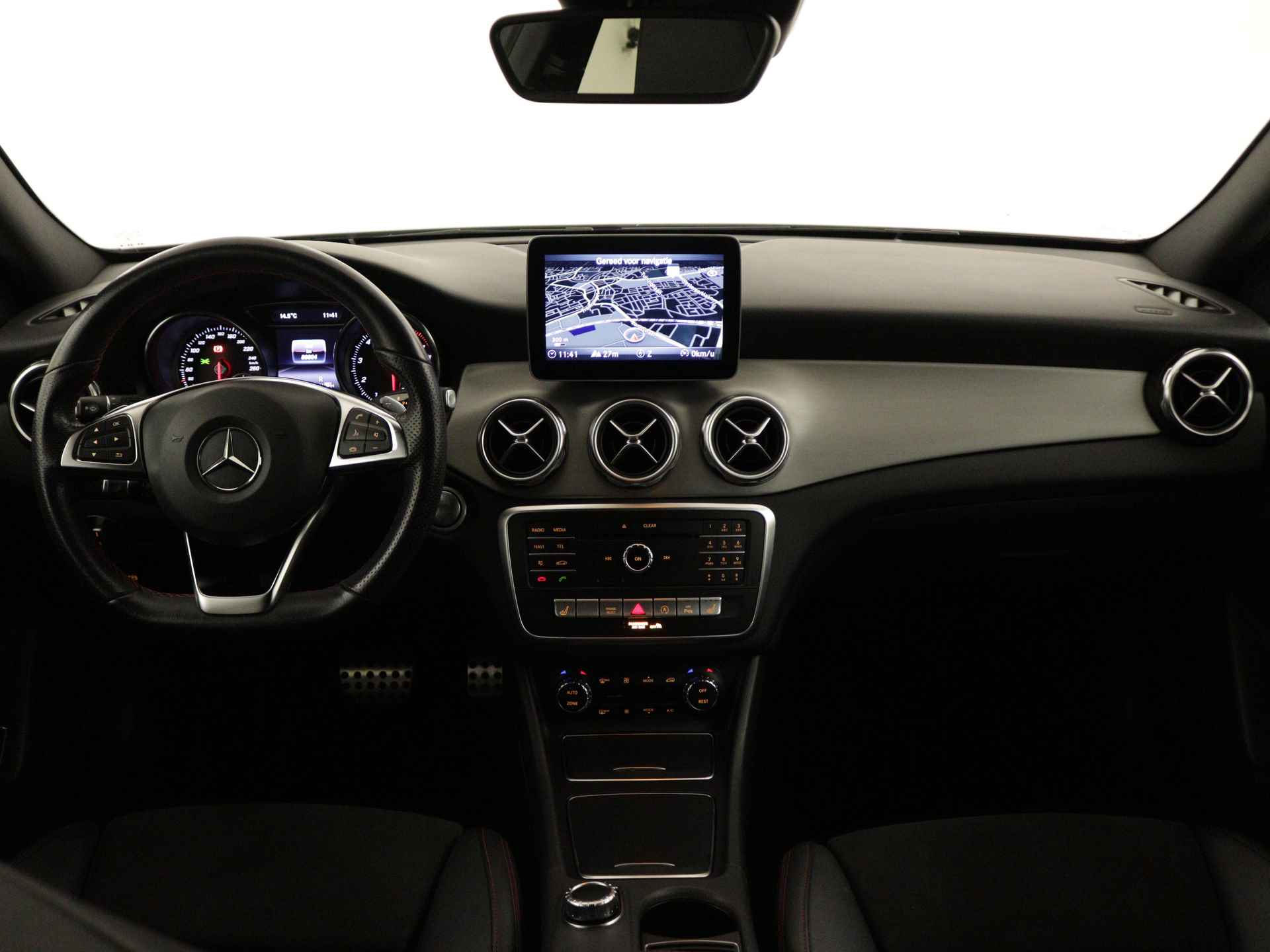 Mercedes-Benz GLA 180 AMG line | Night-pakket | Parkeersensoren + camera | Navigatie | Stoelverwarming | Cruise Control | Inclusief 24 maanden Mercedes-Benz Certified garantie - 6/45