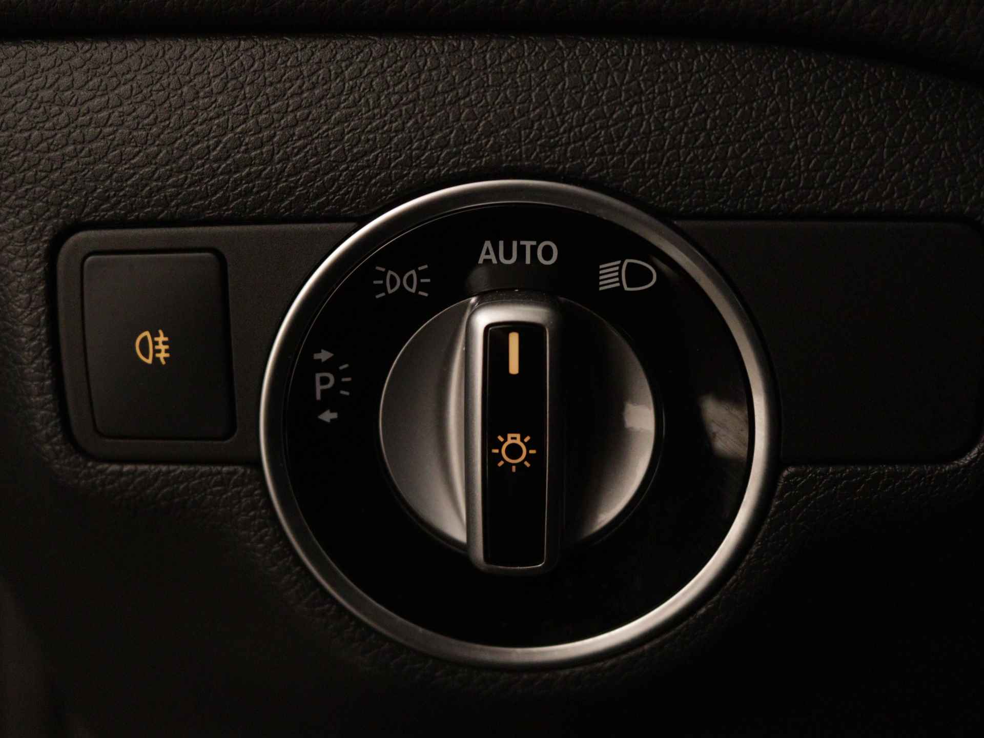 Mercedes-Benz GLA 180 AMG line | Night-pakket | Parkeersensoren + camera | Navigatie | Stoelverwarming | Cruise Control | Inclusief 24 maanden Mercedes-Benz Certified garantie - 36/45