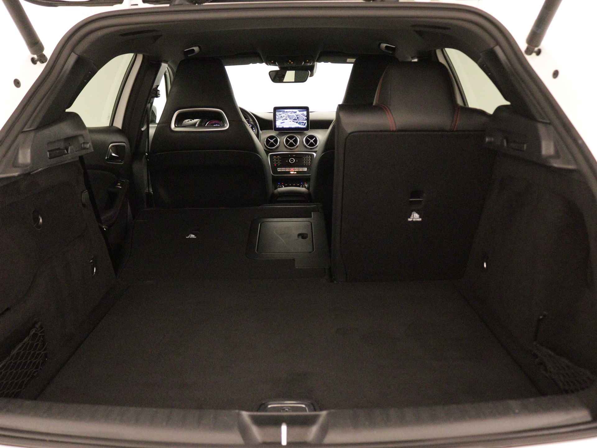 Mercedes-Benz GLA 180 AMG line | Night-pakket | Parkeersensoren + camera | Navigatie | Stoelverwarming | Cruise Control | Inclusief 24 maanden Mercedes-Benz Certified garantie - 39/45