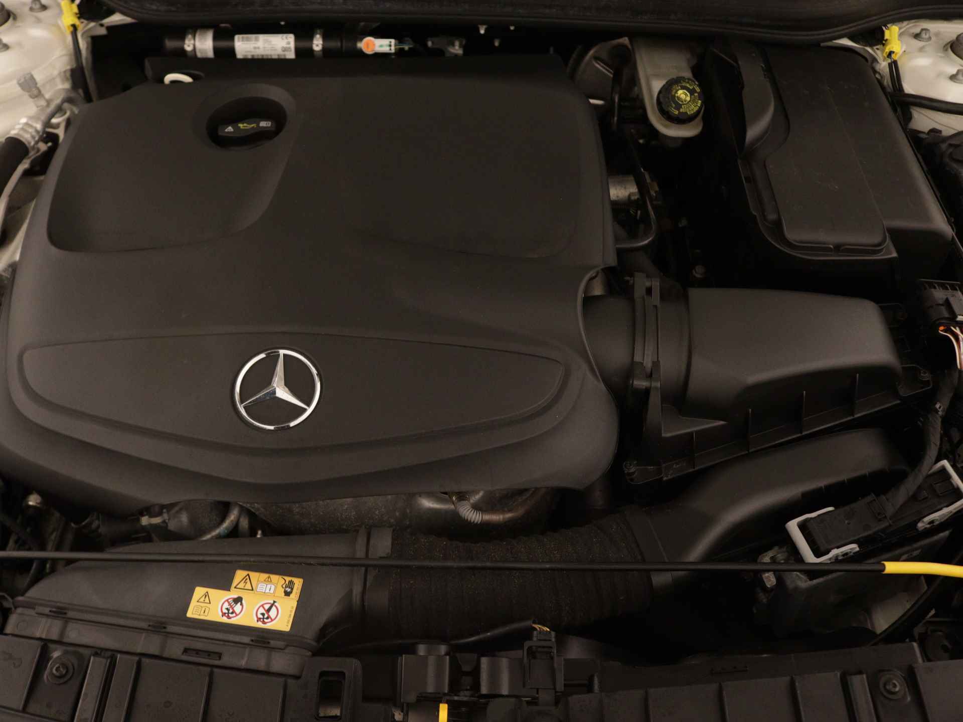 Mercedes-Benz GLA 180 AMG line | Night-pakket | Parkeersensoren + camera | Navigatie | Stoelverwarming | Cruise Control | Inclusief 24 maanden Mercedes-Benz Certified garantie - 42/45