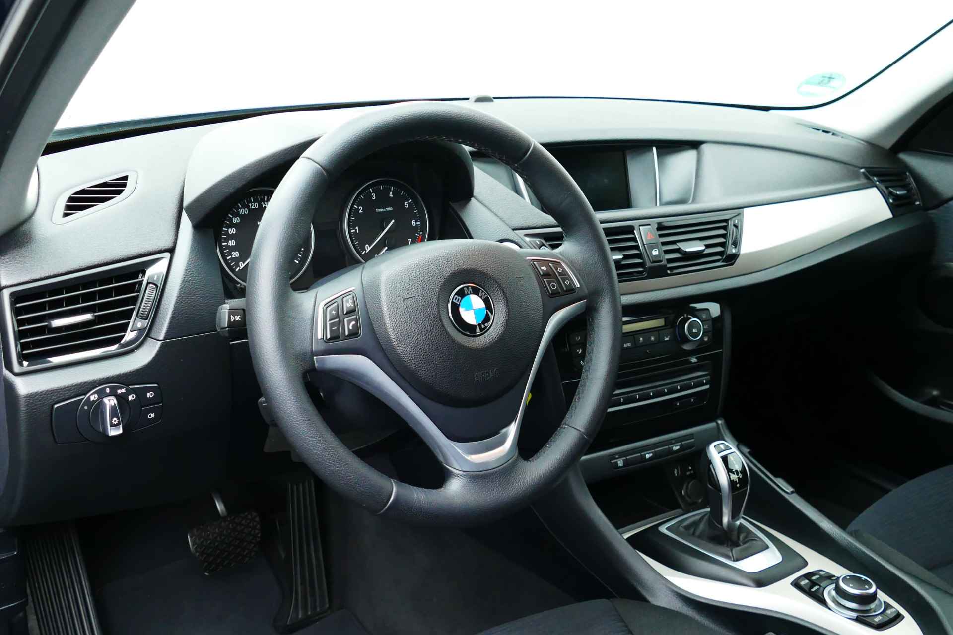 BMW X1 sDrive20i 184pk Limited Series. Clima, Cruise, Navi, Xenon, Afn Haak 1800kg - 12/36