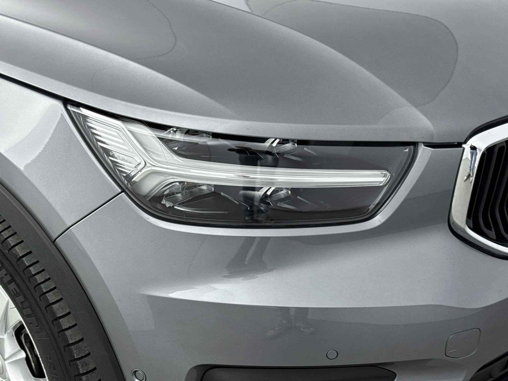 Volvo XC40 T4 Momentum 190pk Automaat | Navigatie | Elektrisch Bedienbare Achterklep | Licht Metalen Velgen 18" | Camera | Lederen/Stof Bekleding - 6/35