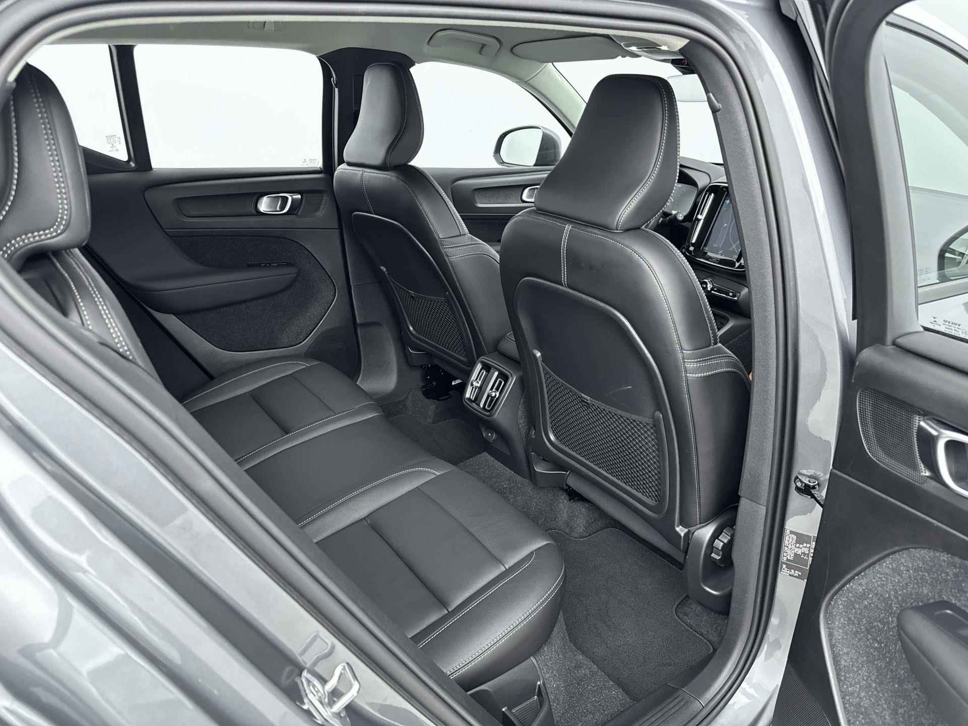 Volvo XC40 T4 Momentum 190pk Automaat | Navigatie | Elektrisch Bedienbare Achterklep | Licht Metalen Velgen 18" | Camera | Lederen/Stof Bekleding - 21/35